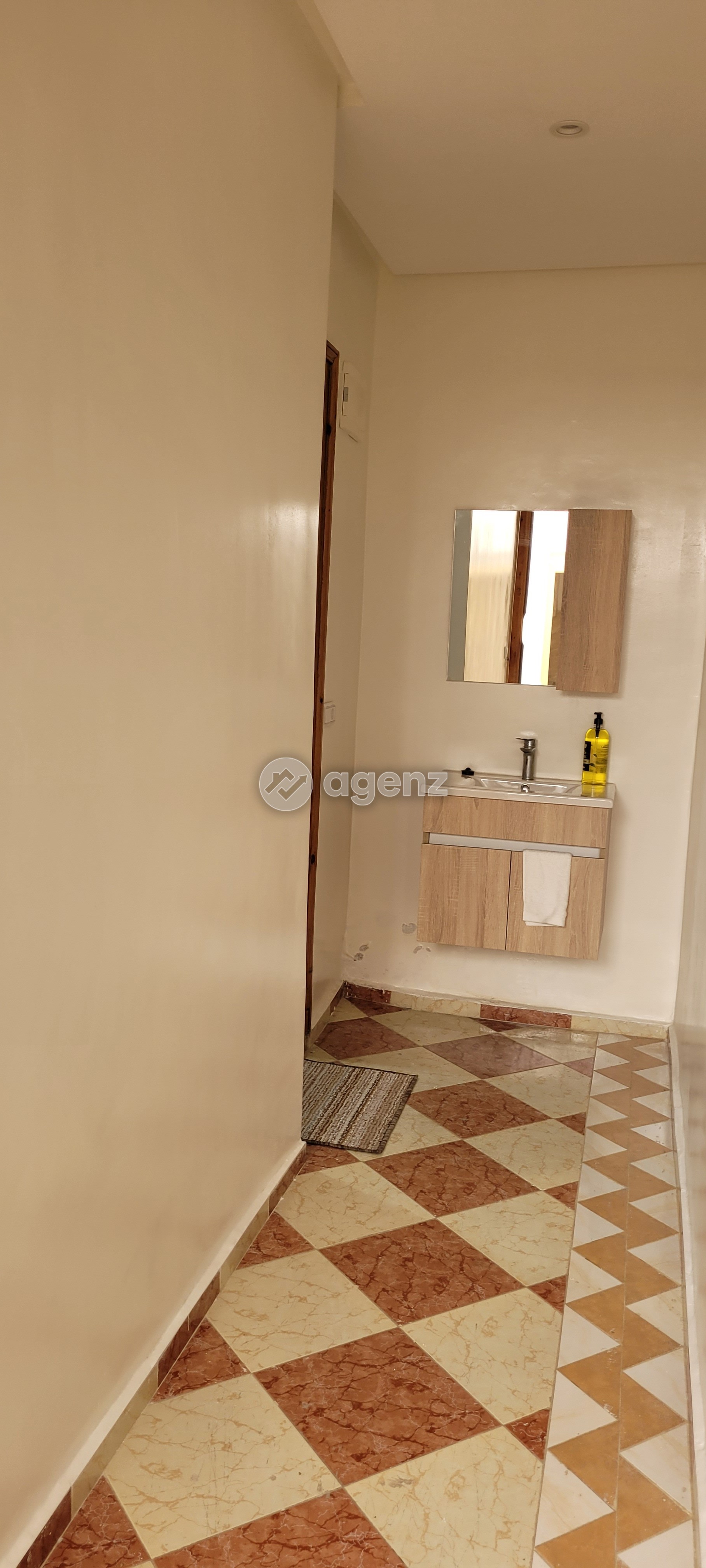 Maison  ensoleillée située  au quartier  mansour eddahbi à temara auprès de toutes les commodités. — 4