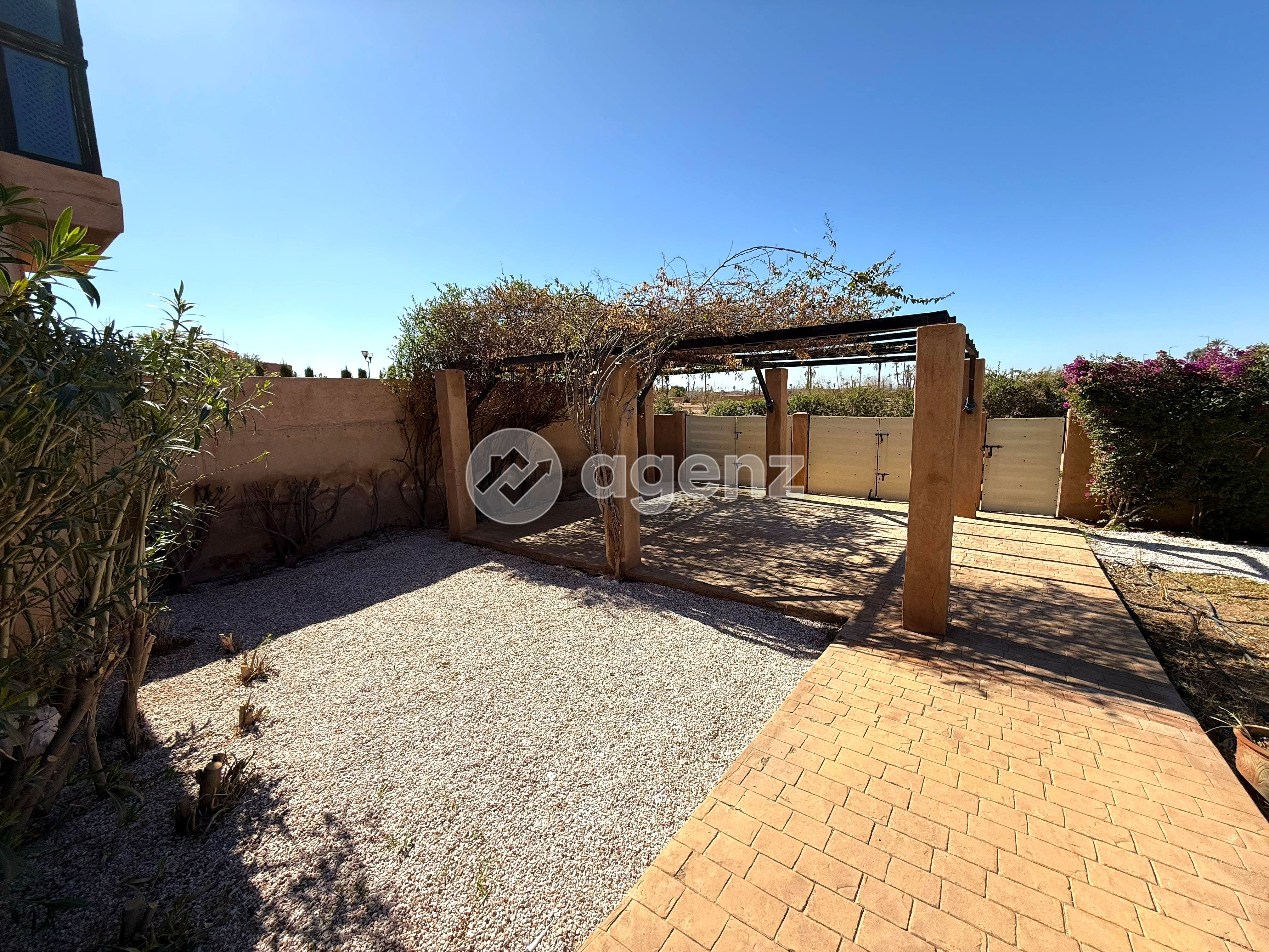 Villa à vendre à Ennakhil (Palmeraie) — 3