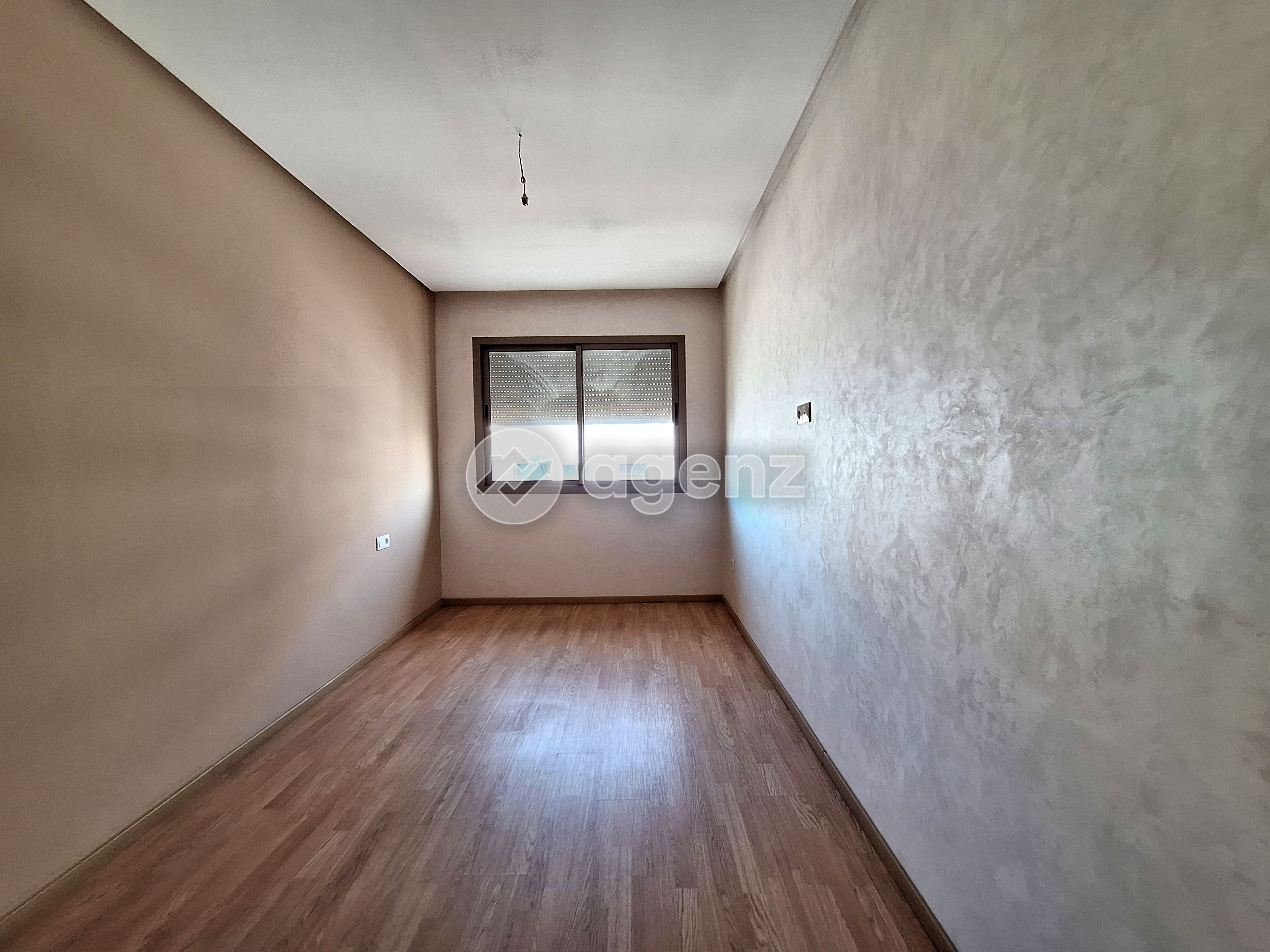 Exceptionnel Appartement de 2 chambres à vendre à Les Hôpitaux — 2