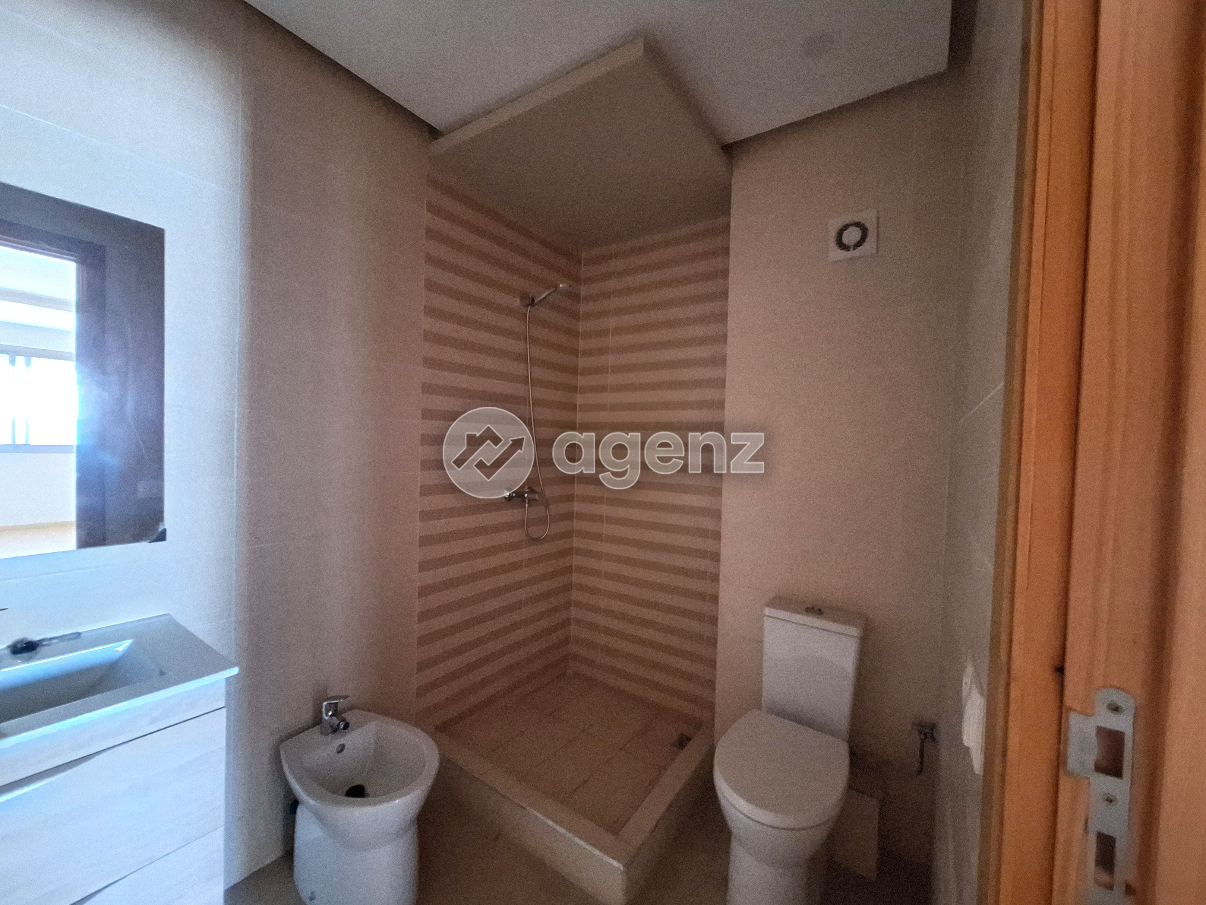 Exceptionnel Appartement de 2 chambres à vendre à Les Hôpitaux — 4