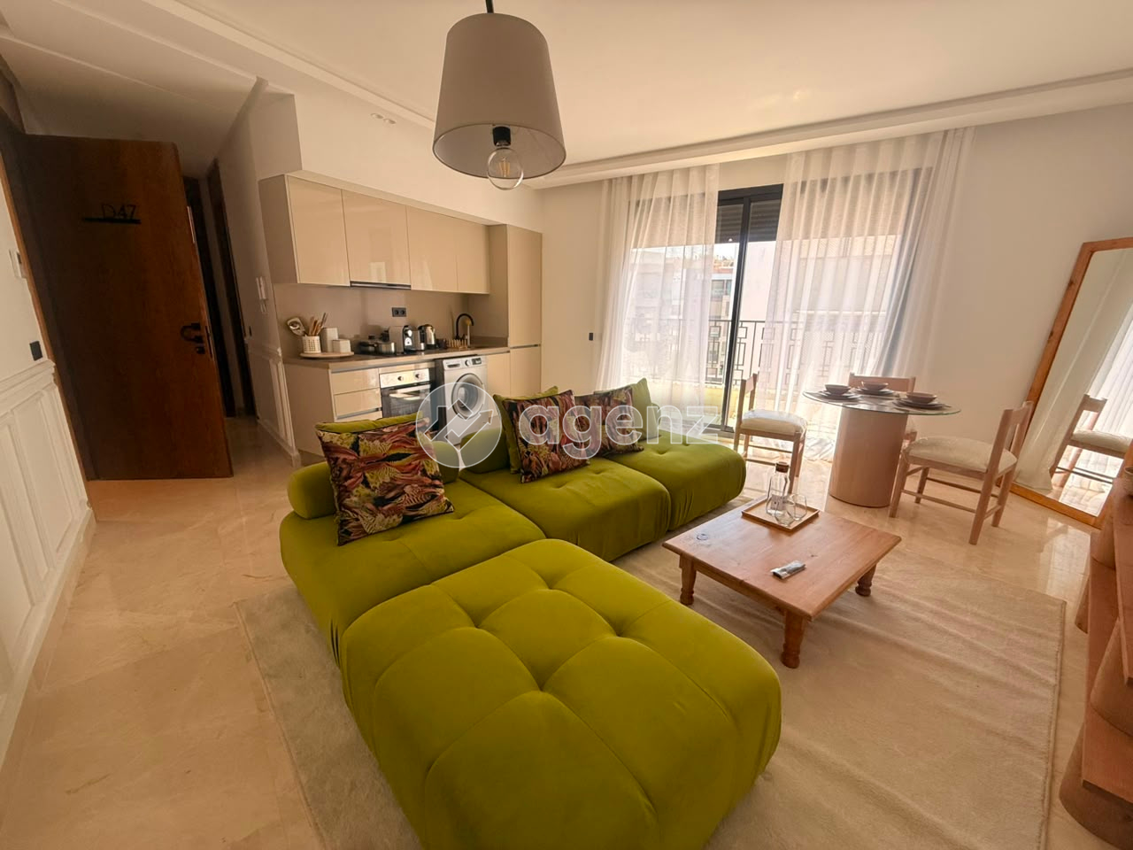 Studio meublé 62 m², terrasse traversante, Les Princesses