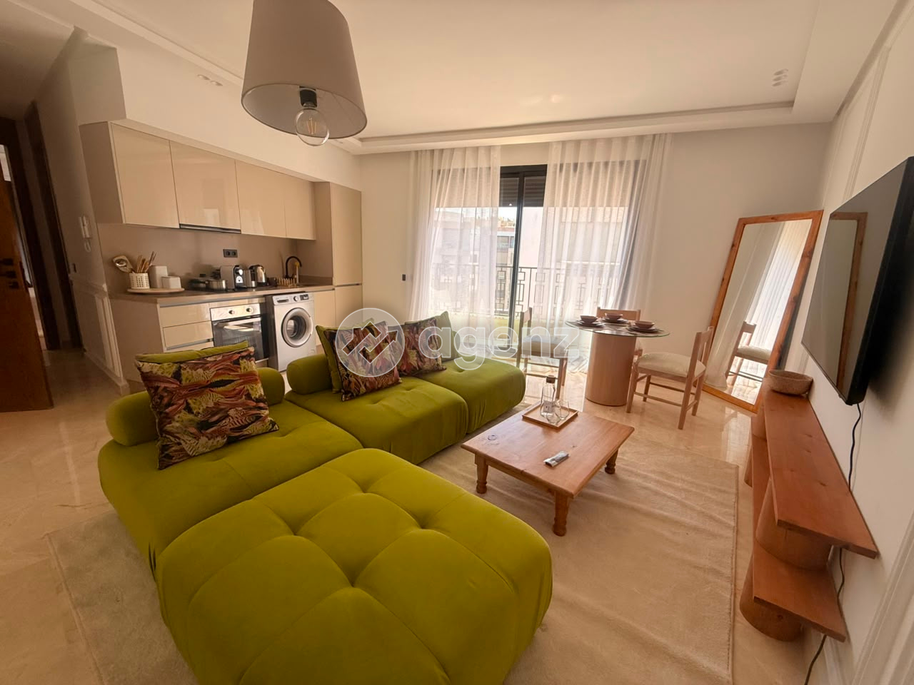 Studio meublé 62 m², terrasse traversante, Les Princesses — 5