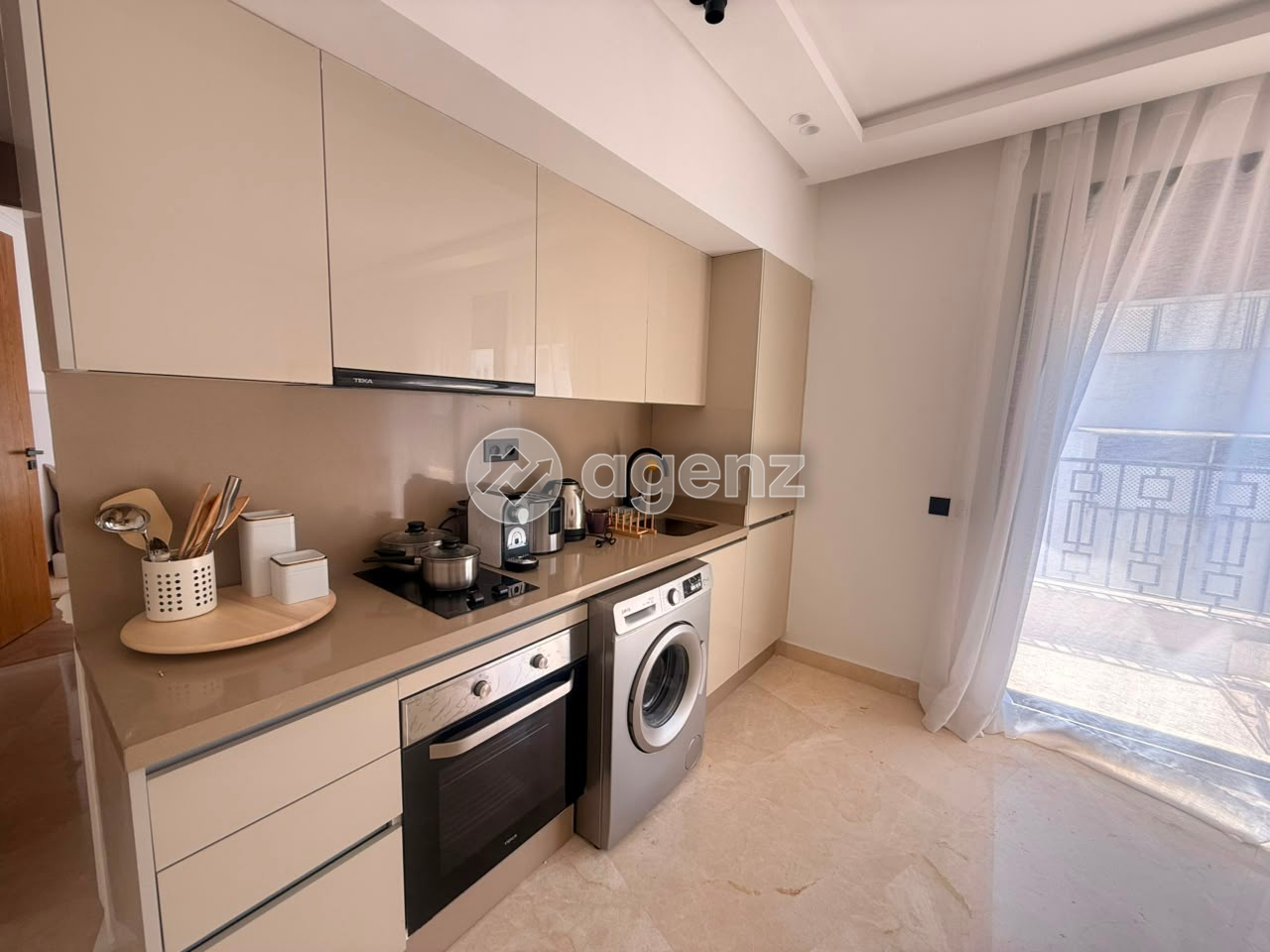 Studio meublé 62 m², terrasse traversante, Les Princesses — 3