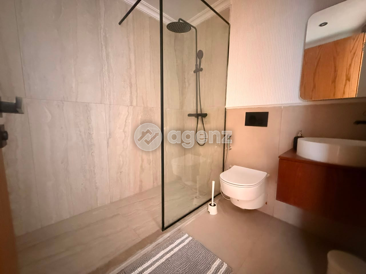 Studio meublé 62 m², terrasse traversante, Les Princesses — 4