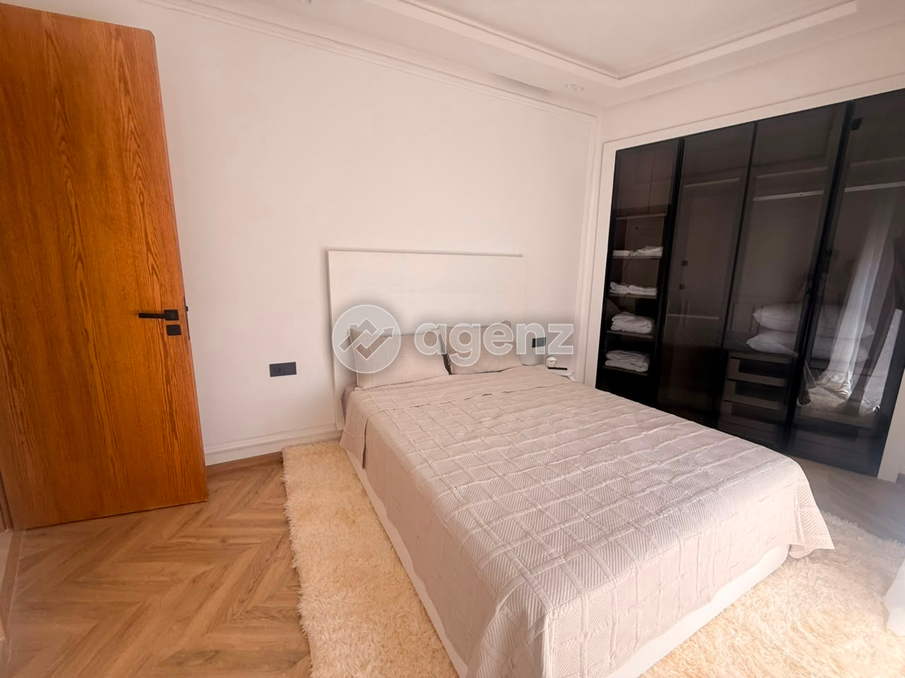 Studio meublé 62 m², terrasse traversante, Les Princesses — 2