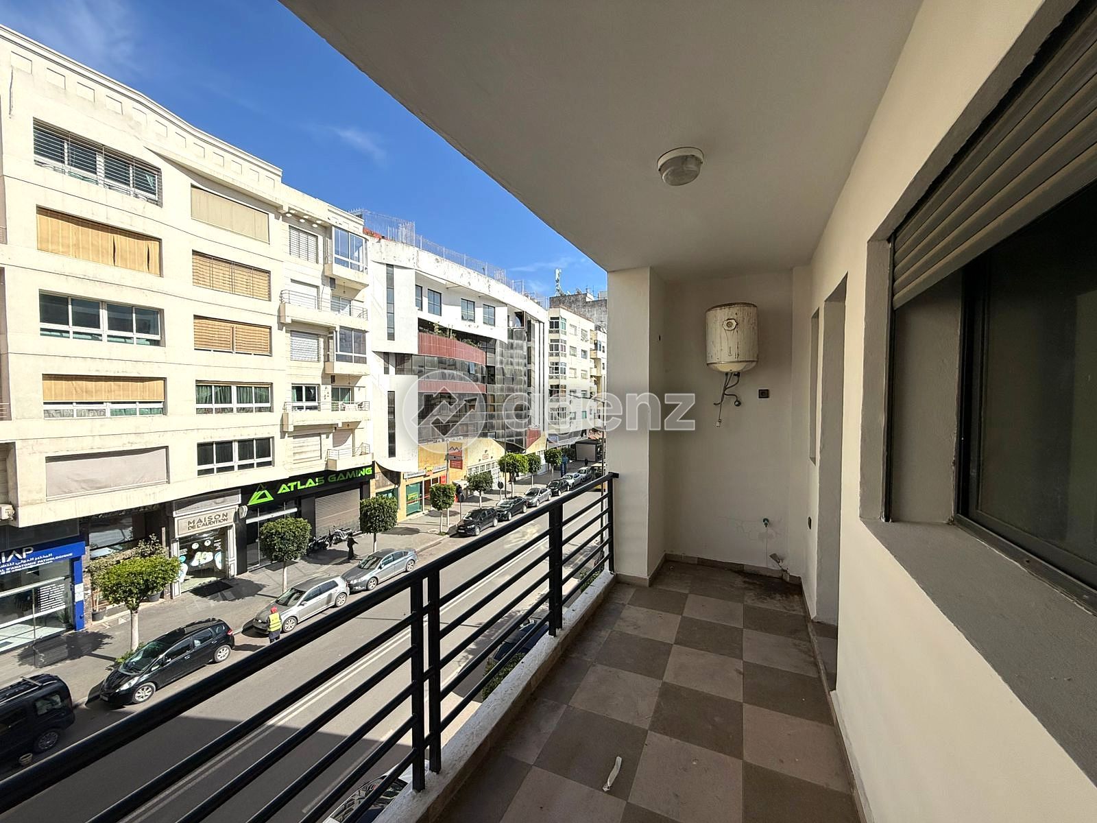 Élégant Appartement de 2 chambres à vendre à Les Hôpitaux — 4
