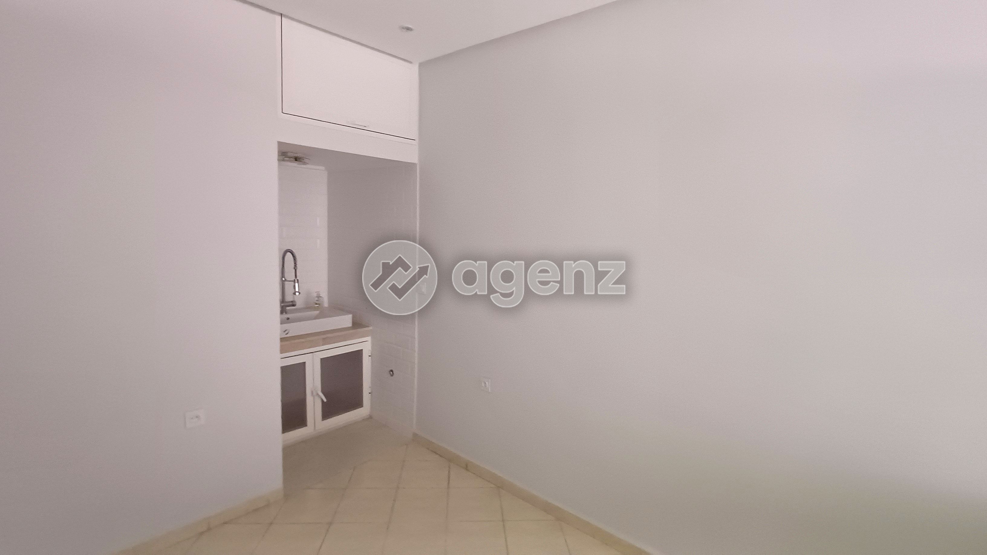 GRANDE MAISON FAMILIALE AVEC CABINET MÉDICAL – QUARTIER OULFA — 4