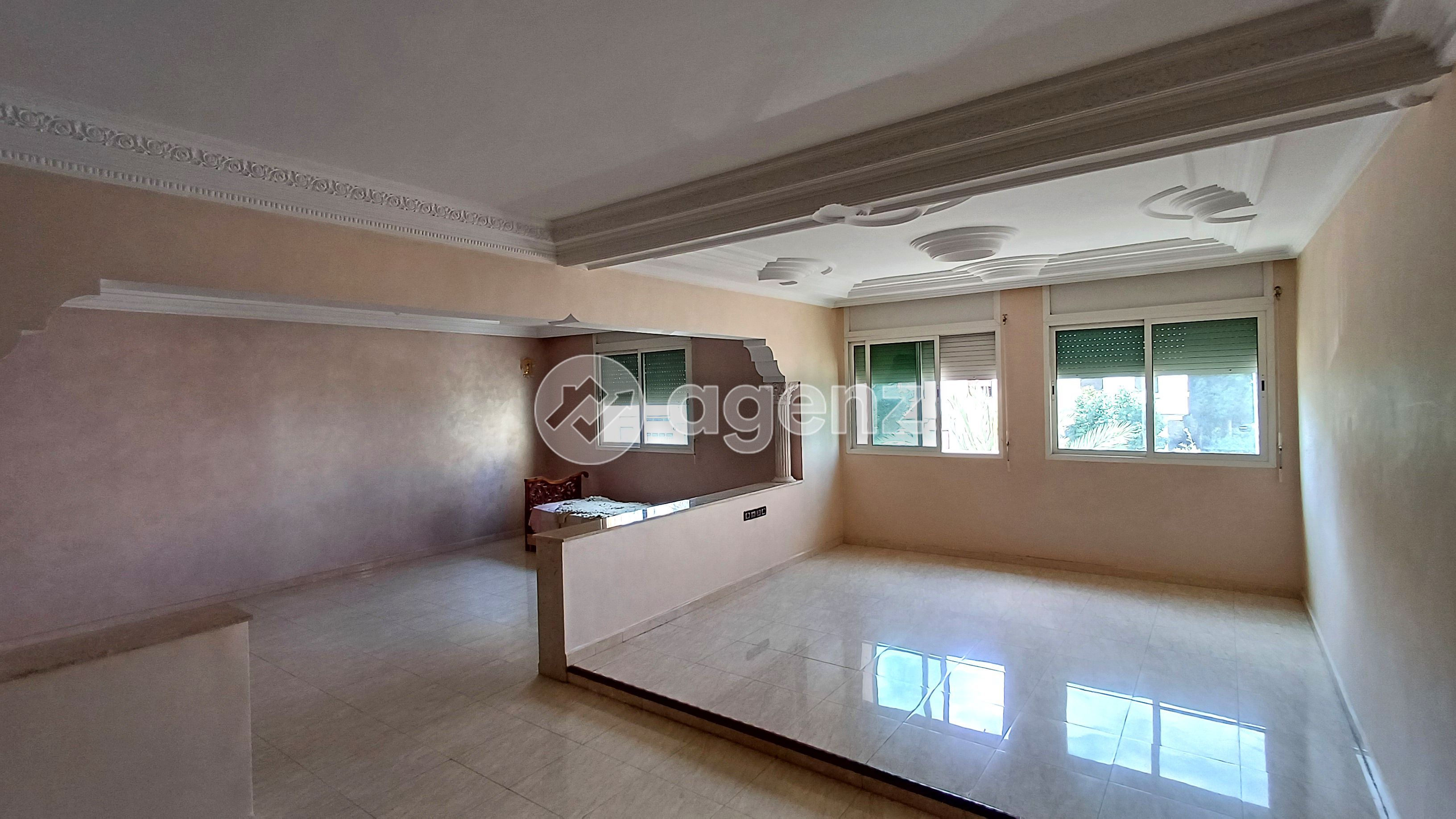 GRANDE MAISON FAMILIALE AVEC CABINET MÉDICAL – QUARTIER OULFA