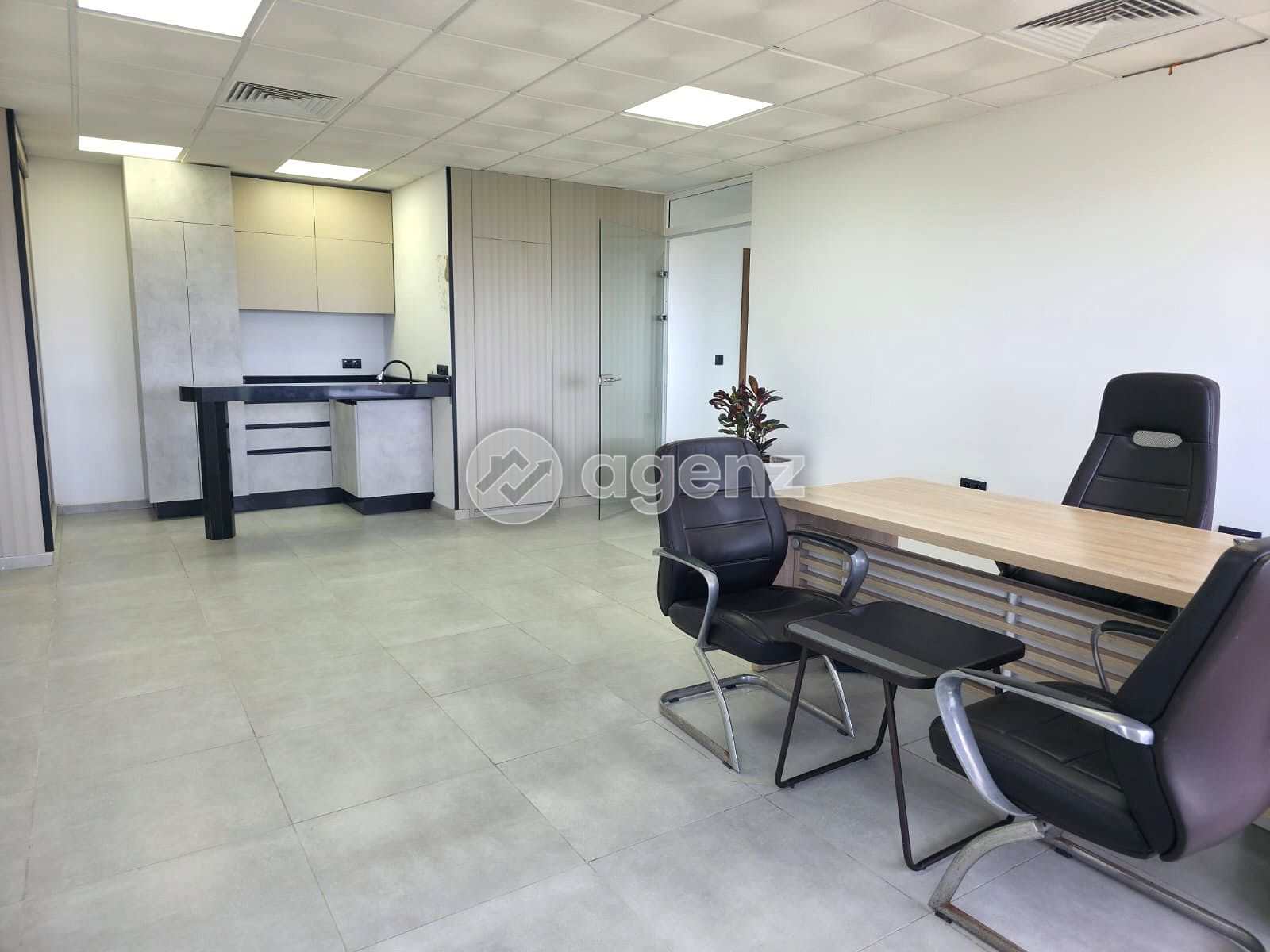 Bureau de 126 m² à Mansouria - Mohammedia — 2