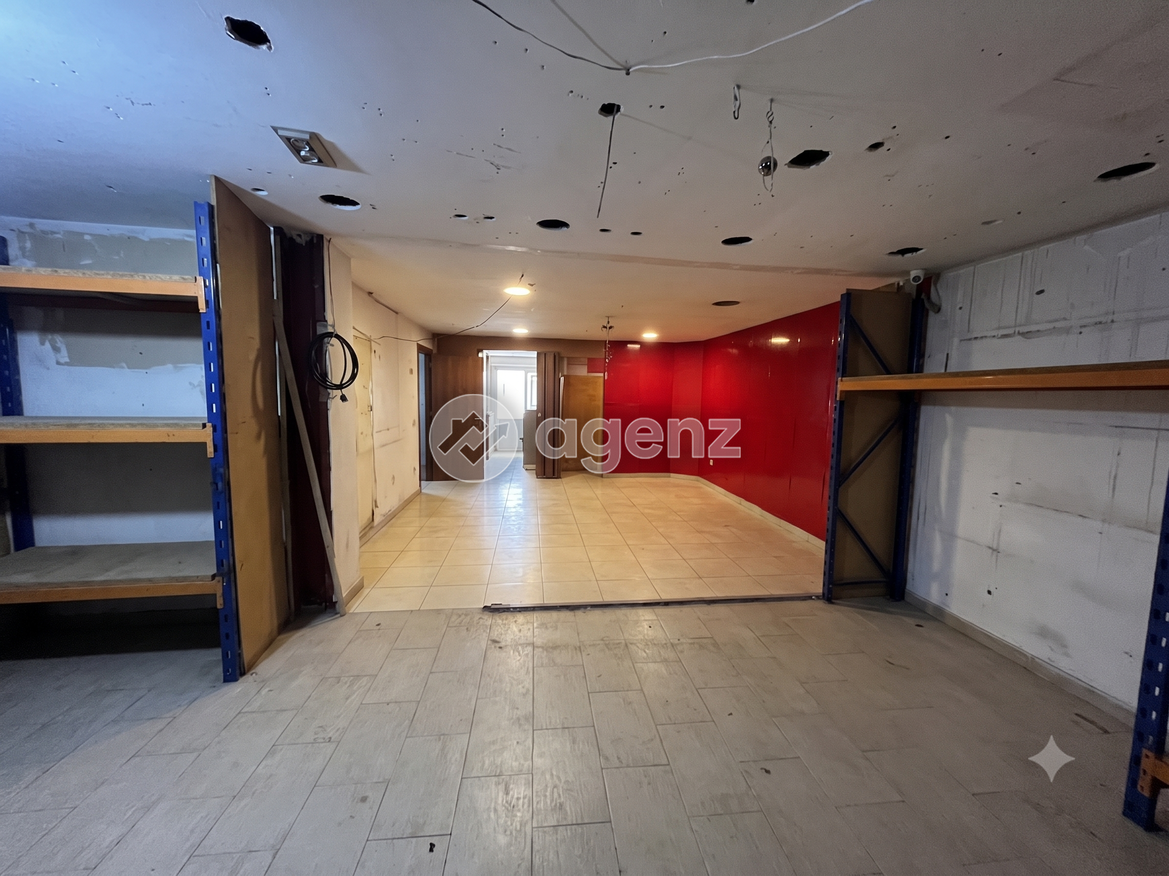 Local commercial à rénover avec mezzanine — Oulfa — 5