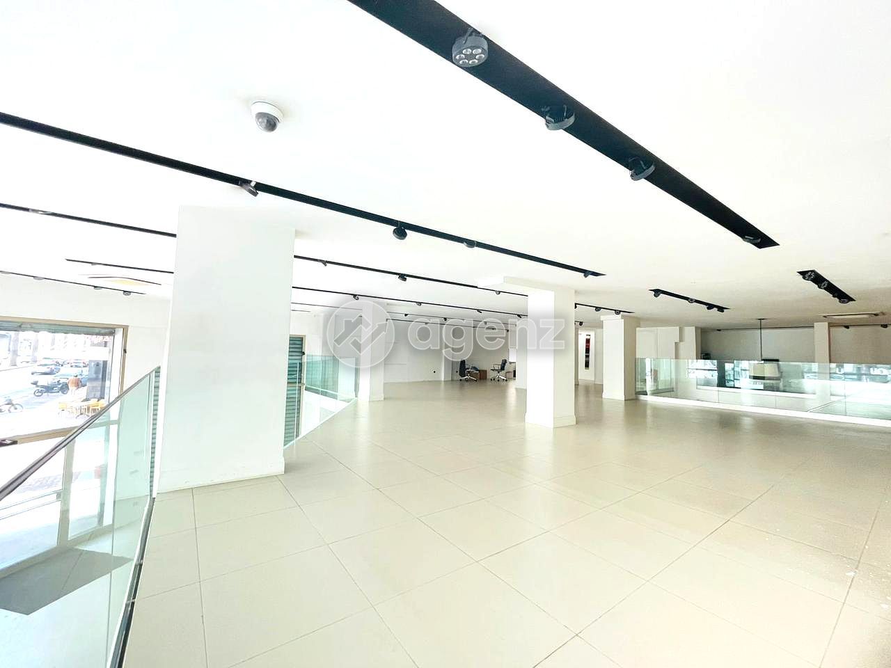 LOCAL COMMERCAIL EN LOCATION - MAARIF CASABLANCA — 2