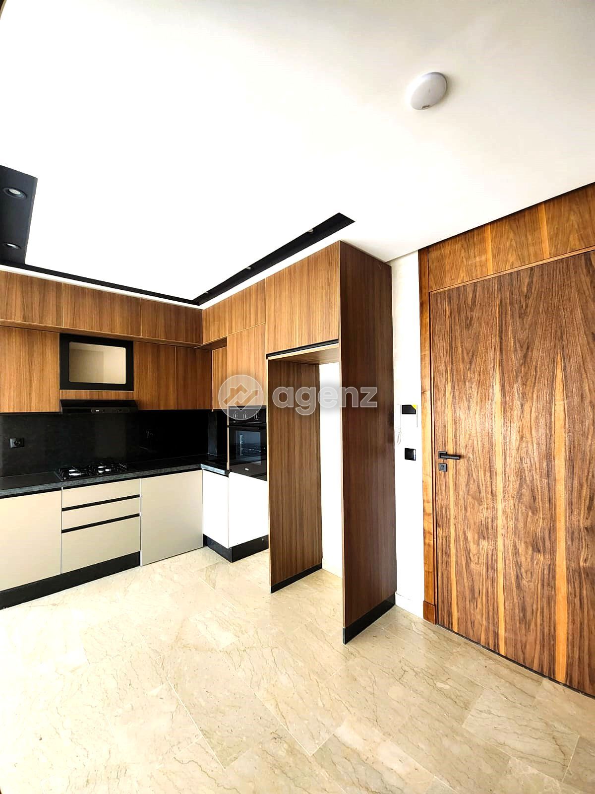 Appartement 46 m² à Les hôpitaux — 2
