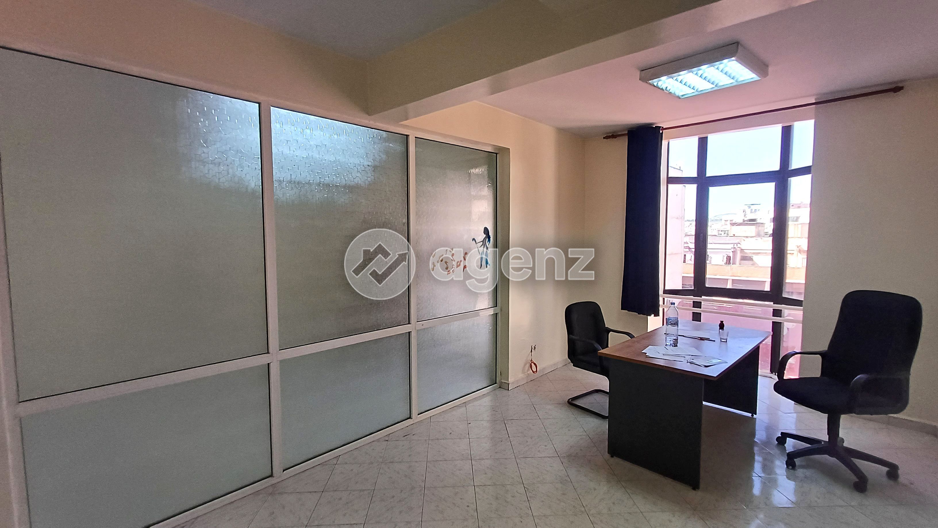 Bureau de 83 m² à Champ de course - Fès — 2