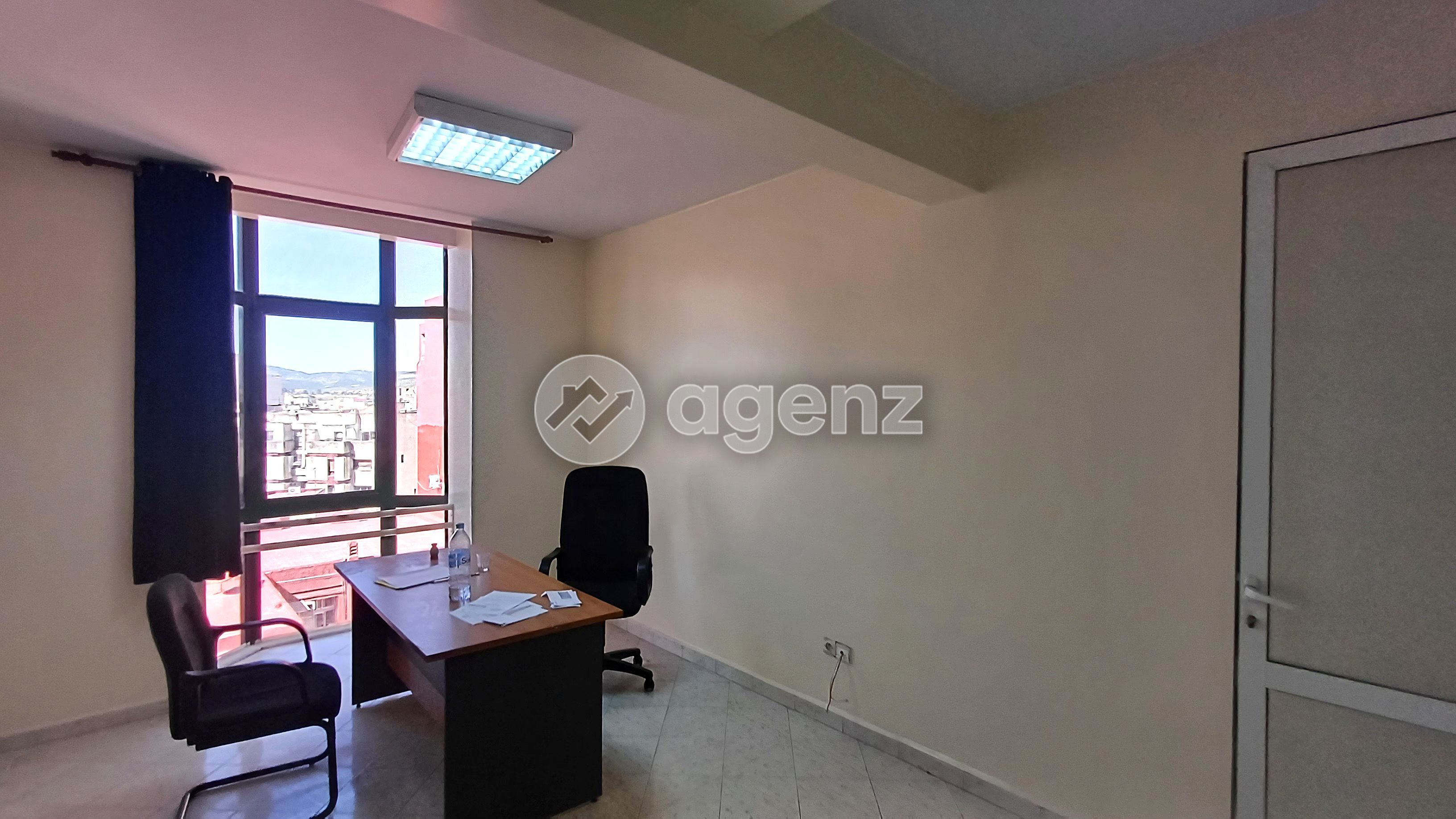 Bureau de 83 m² à Champ de course - Fès — 3