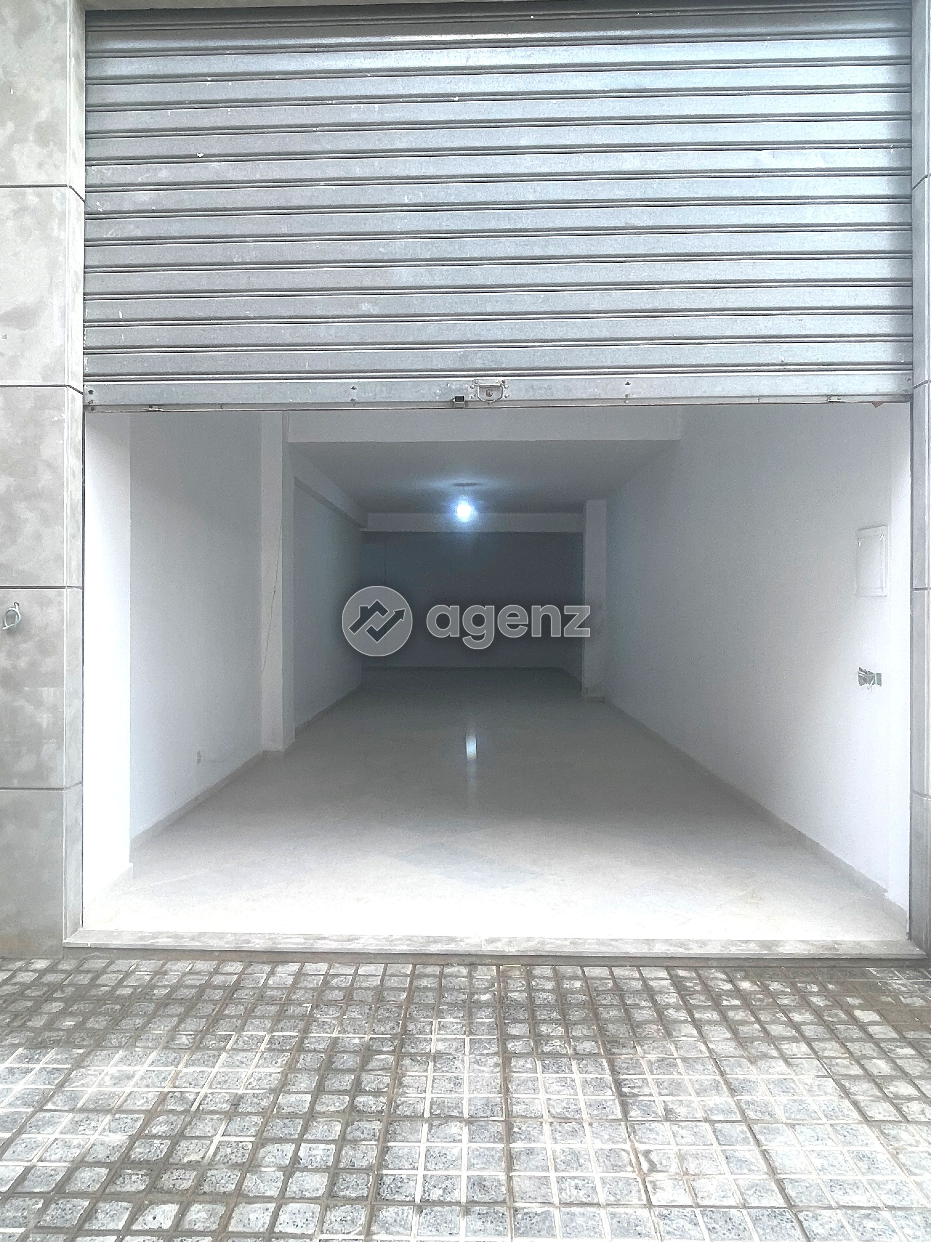 3 locaux commerciaux au quartier Almaz A vendre 