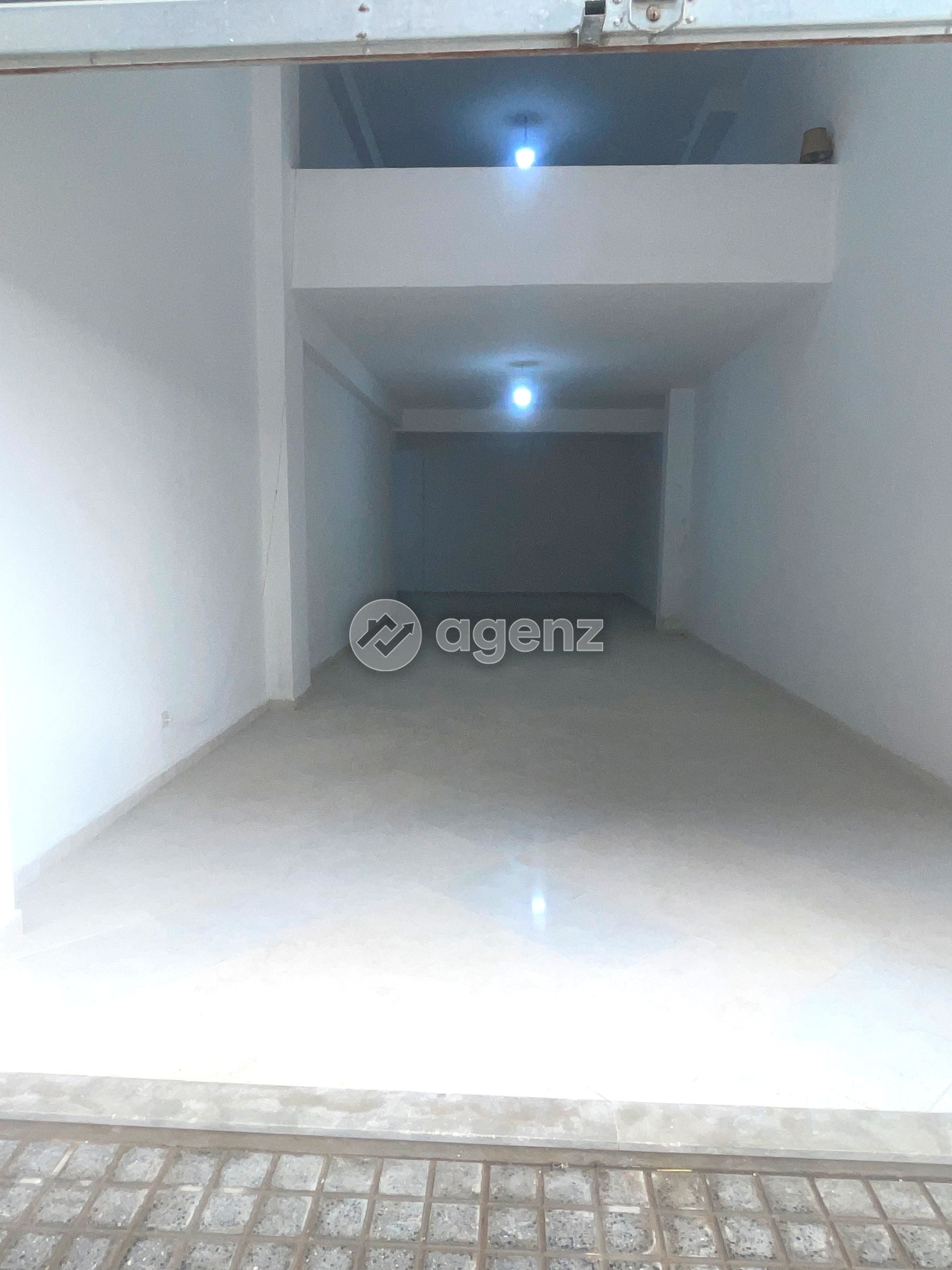 3 locaux commerciaux au quartier Almaz A vendre  — 4