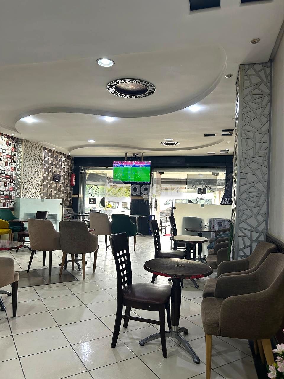 🔥 Café équipé à vendre à Kénitra – Centre-ville | Mur + Fond | Autorisation cigarettes