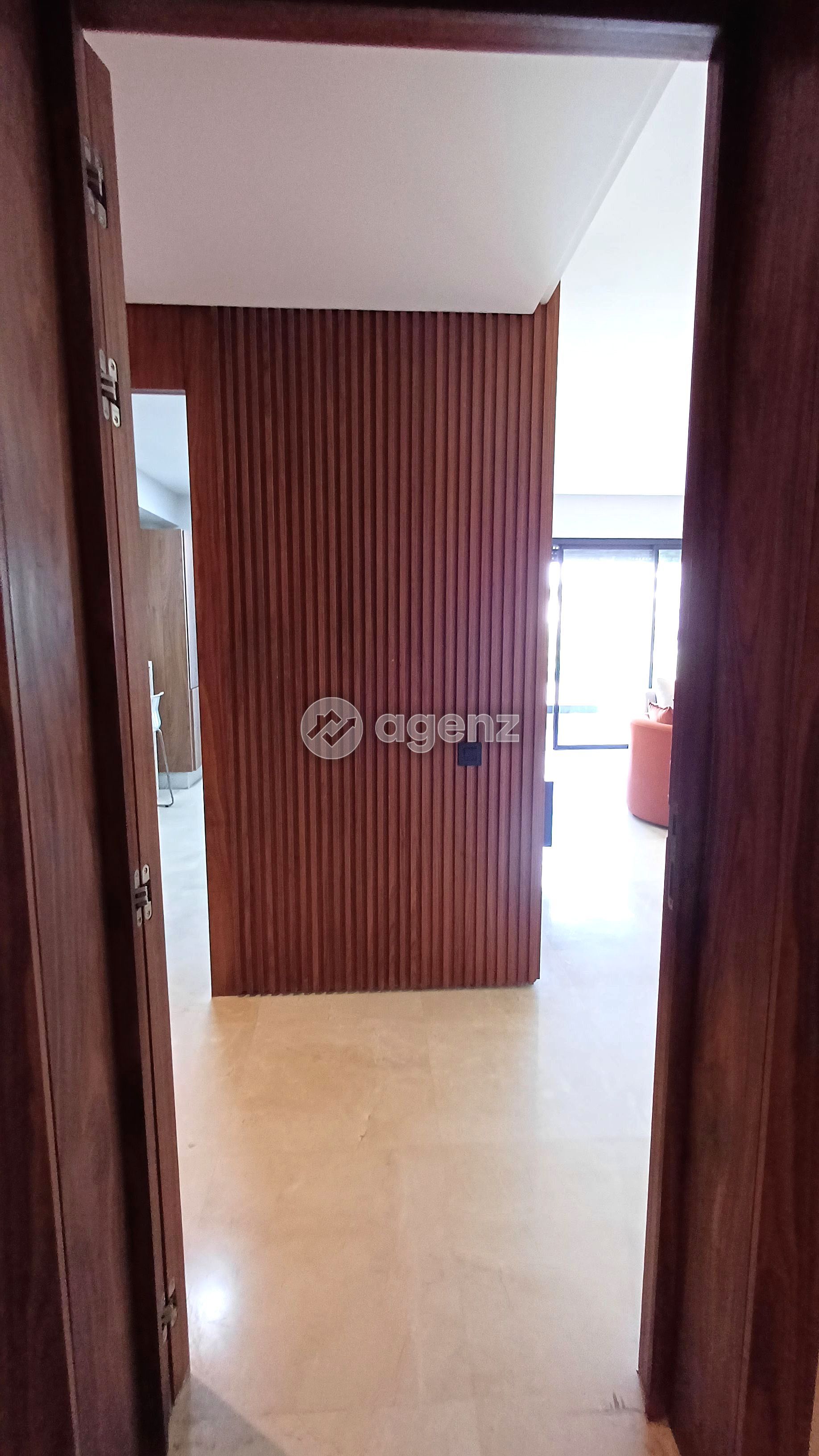 Magnifique Appartement d'une seule chambre à vendre à Franceville — 4