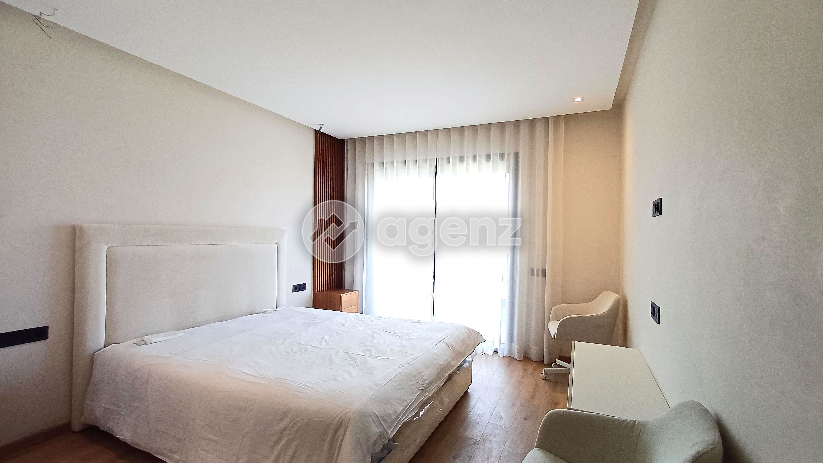 Magnifique Appartement d'une seule chambre à vendre à Franceville — 2