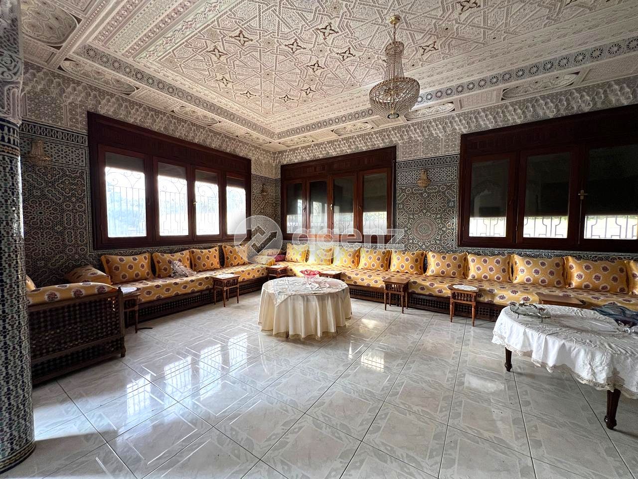 UN EMPLACEMENT DE CHOIX À AIN DIAB – VILLA À USAGE COMMERCIAL — 2