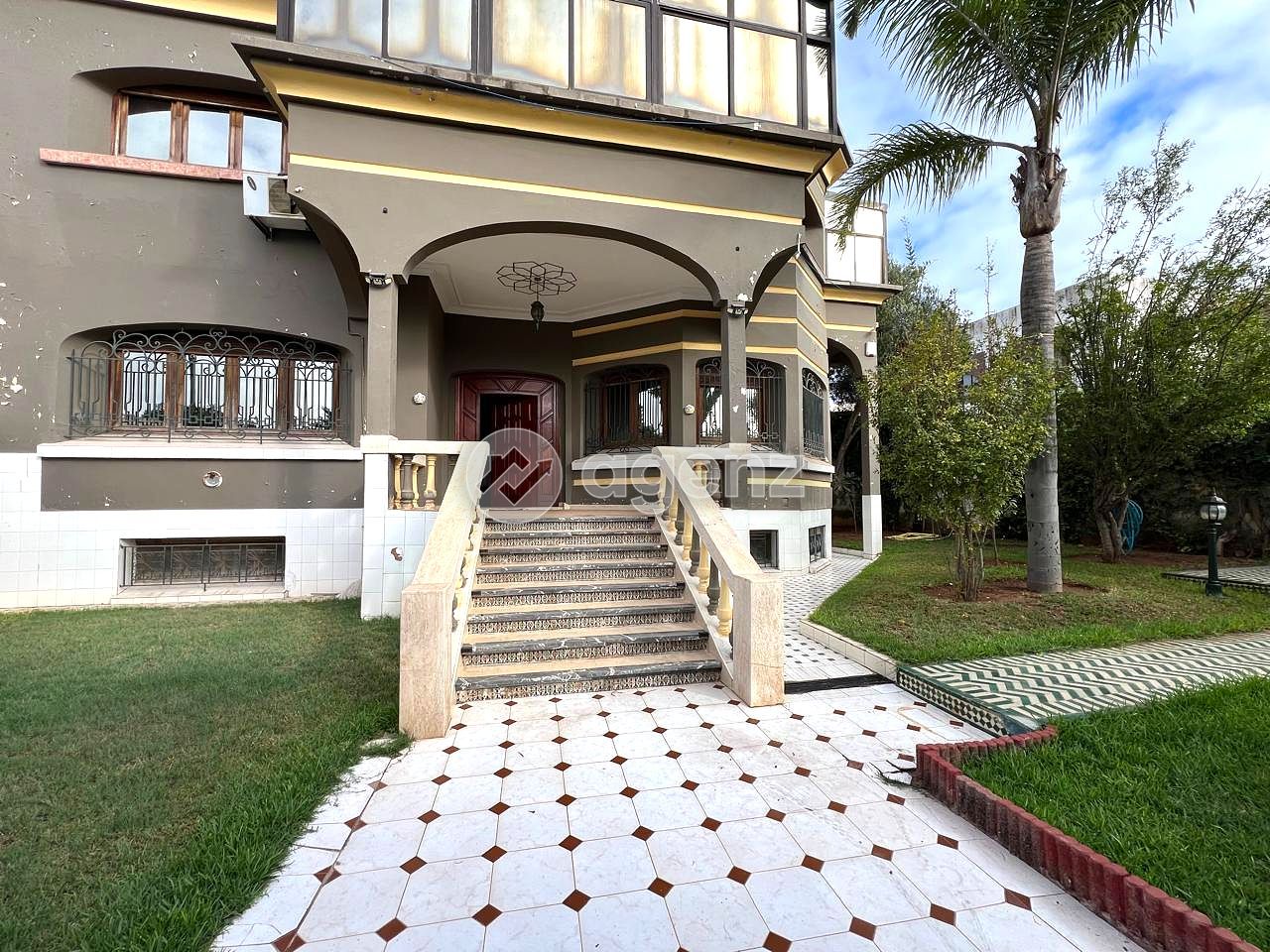 UN EMPLACEMENT DE CHOIX À AIN DIAB – VILLA À USAGE COMMERCIAL — 3