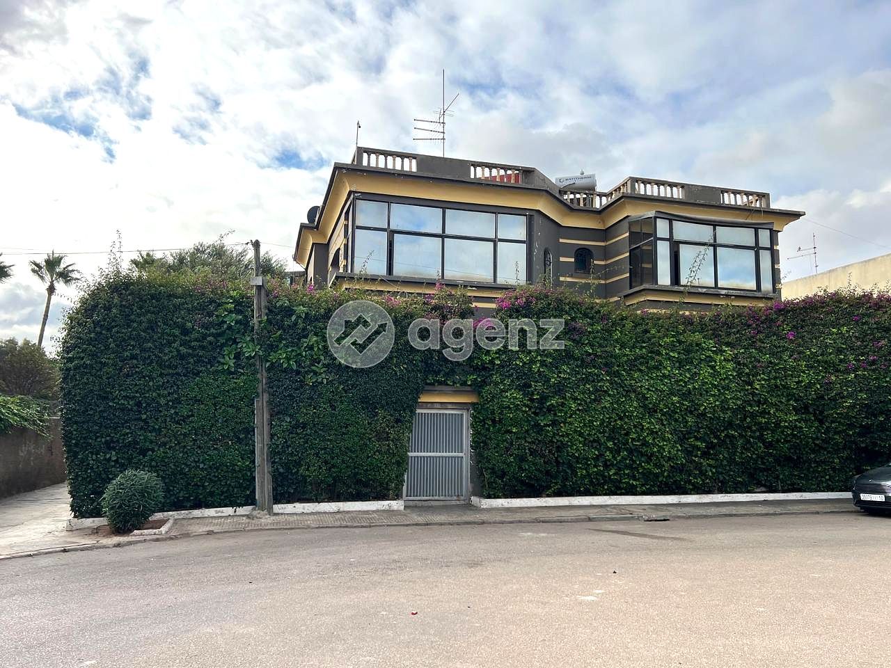 UN EMPLACEMENT DE CHOIX À AIN DIAB – VILLA À USAGE COMMERCIAL — 5