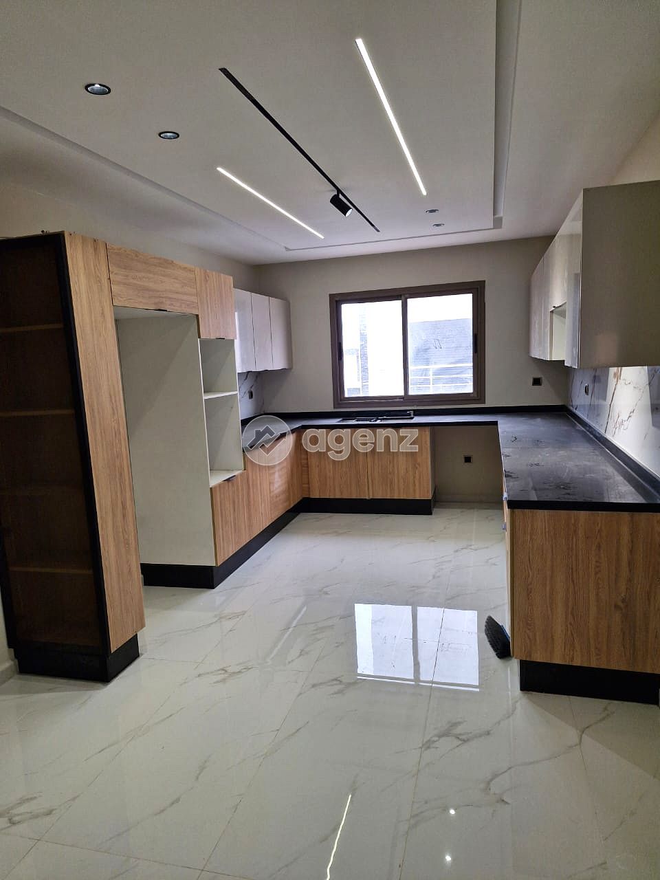 Luxueux Villa de 3 chambres à vendre à Najmat Al Janoub — 2