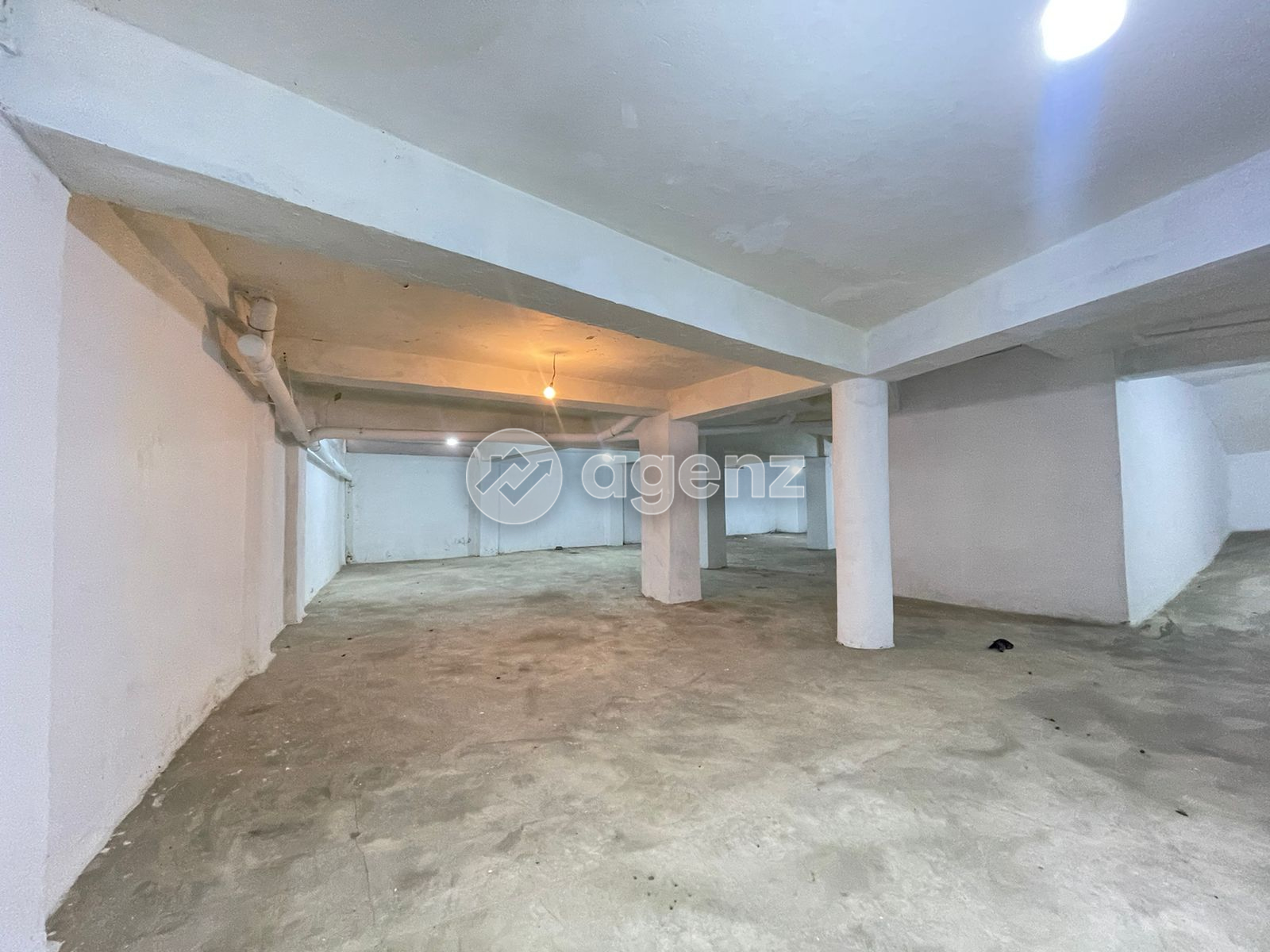 Local commercial - Emplacement à fort passage — 3