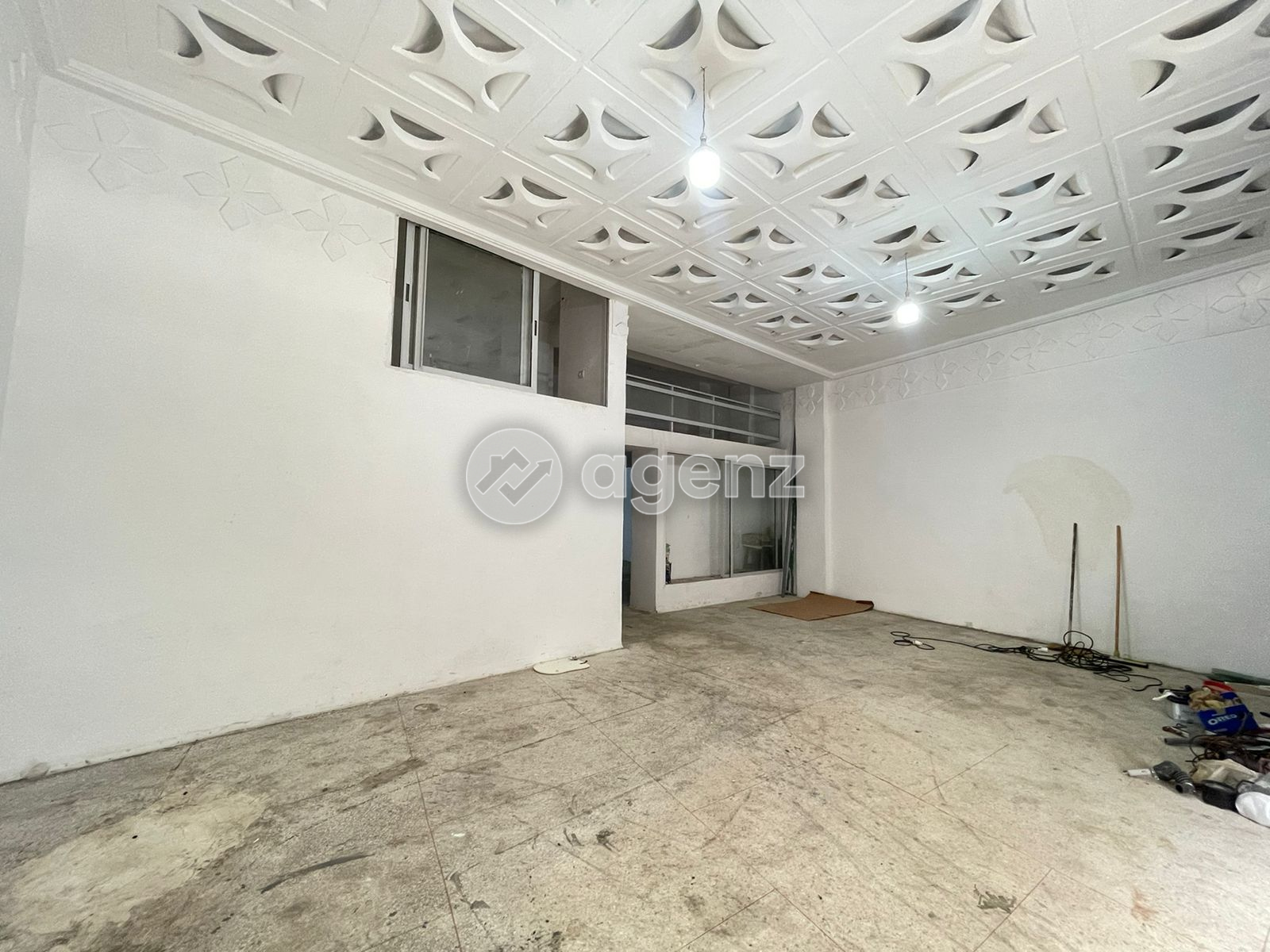 Local commercial - Emplacement à fort passage — 4