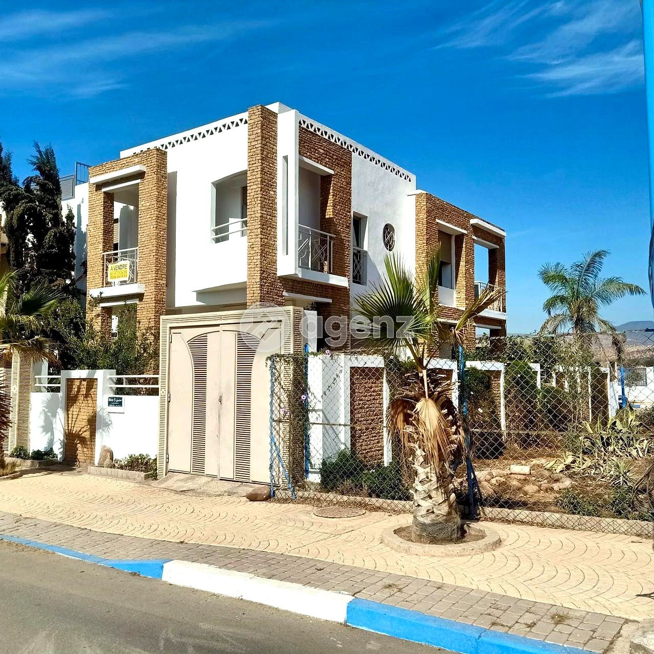 Villa 3 façades bien ensoleillée à vendre — 3