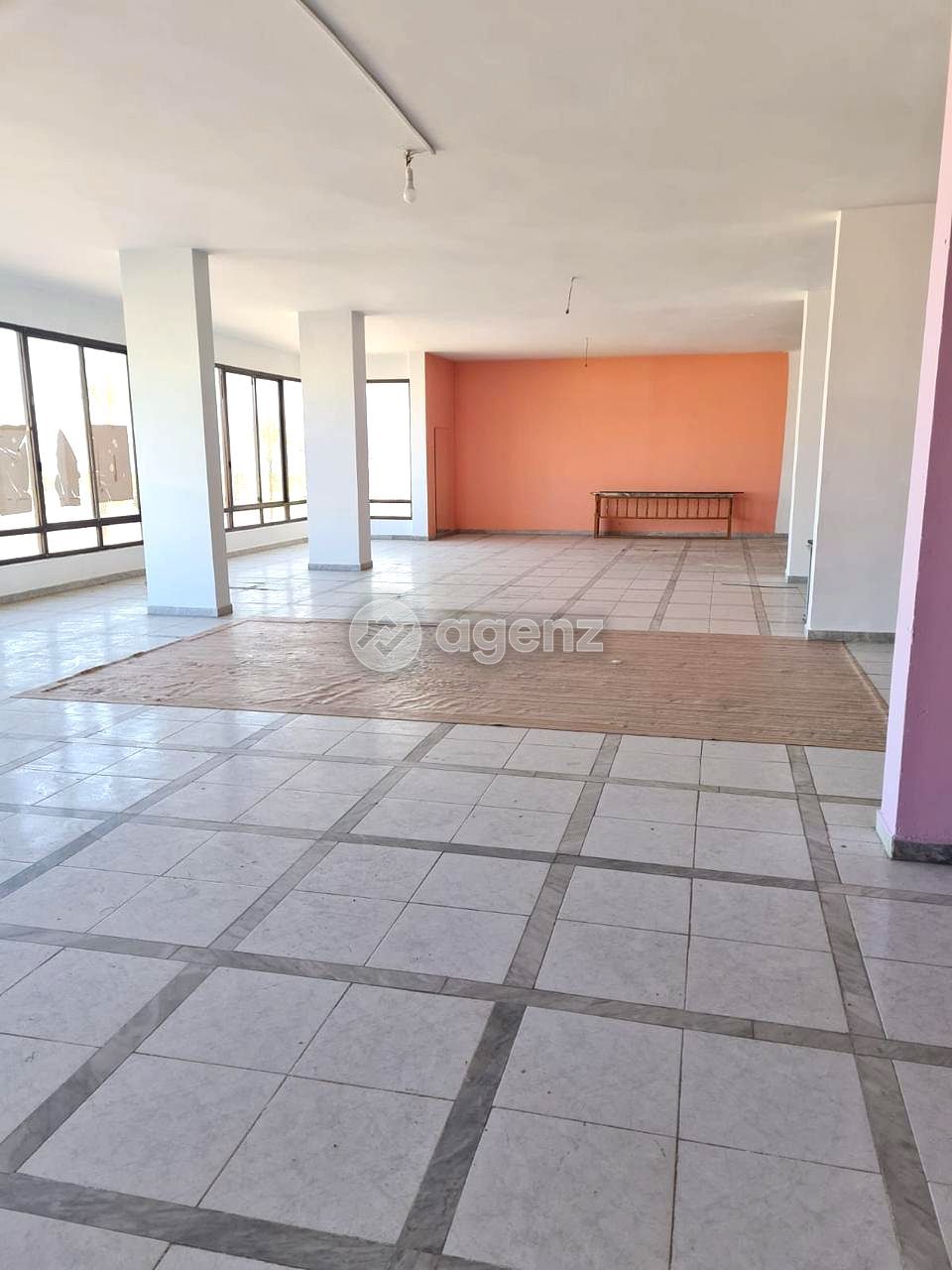 Local commercial titré de 720 m² dans un emplacement stratégique à Tanger — 2