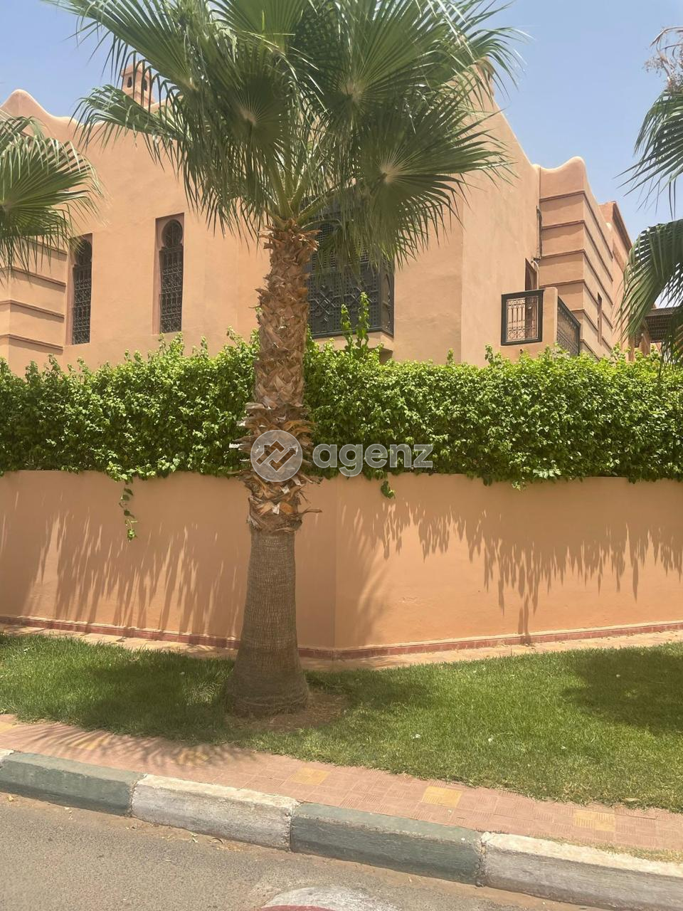 Élégant villa de 4 chambres à louer à Masmoudi targa