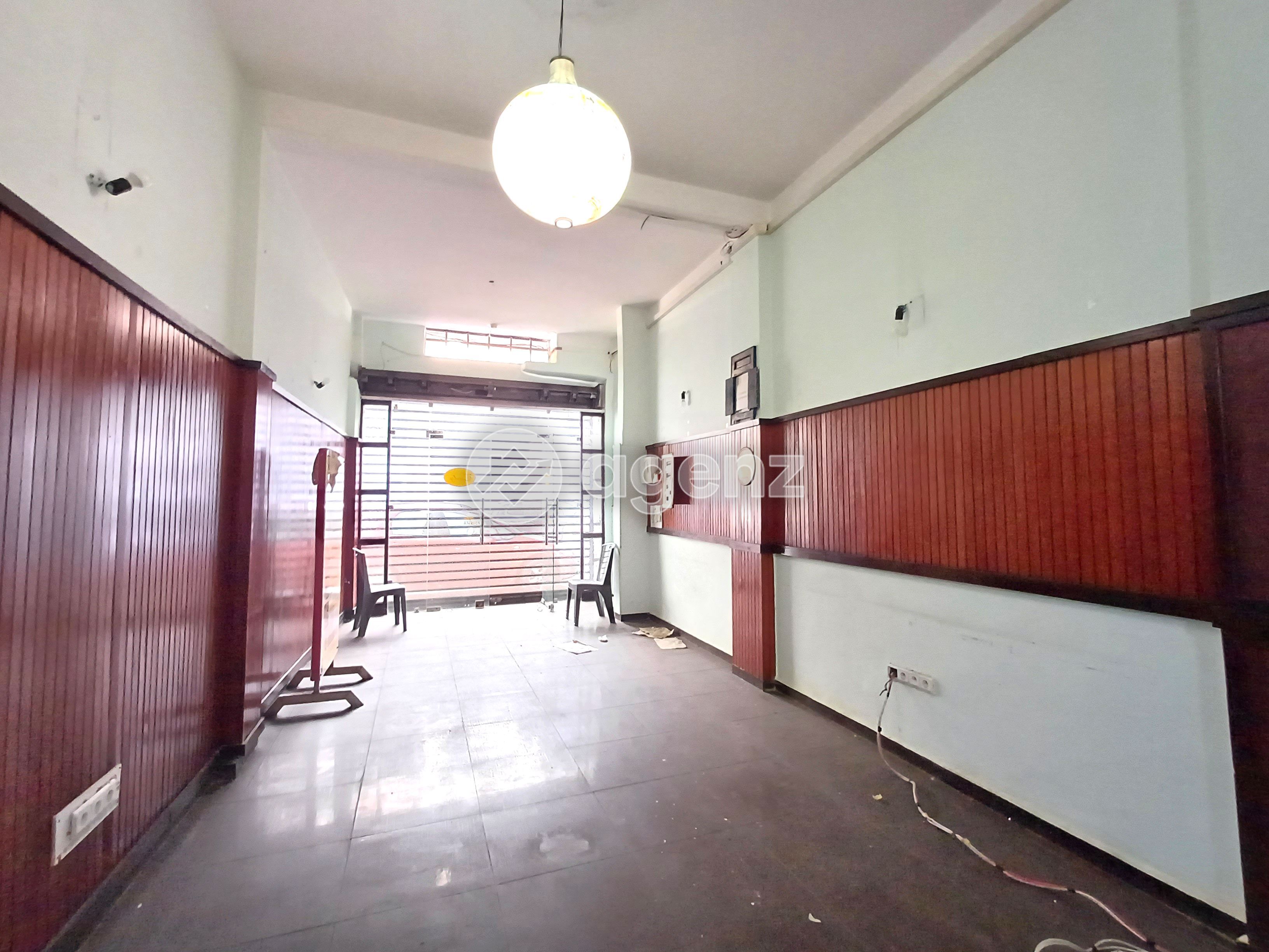 LOCAL À VENDRE AUX PRINCESSES – SECTEUR DYNAMIQUE ET FRÉQUENTÉ — 3