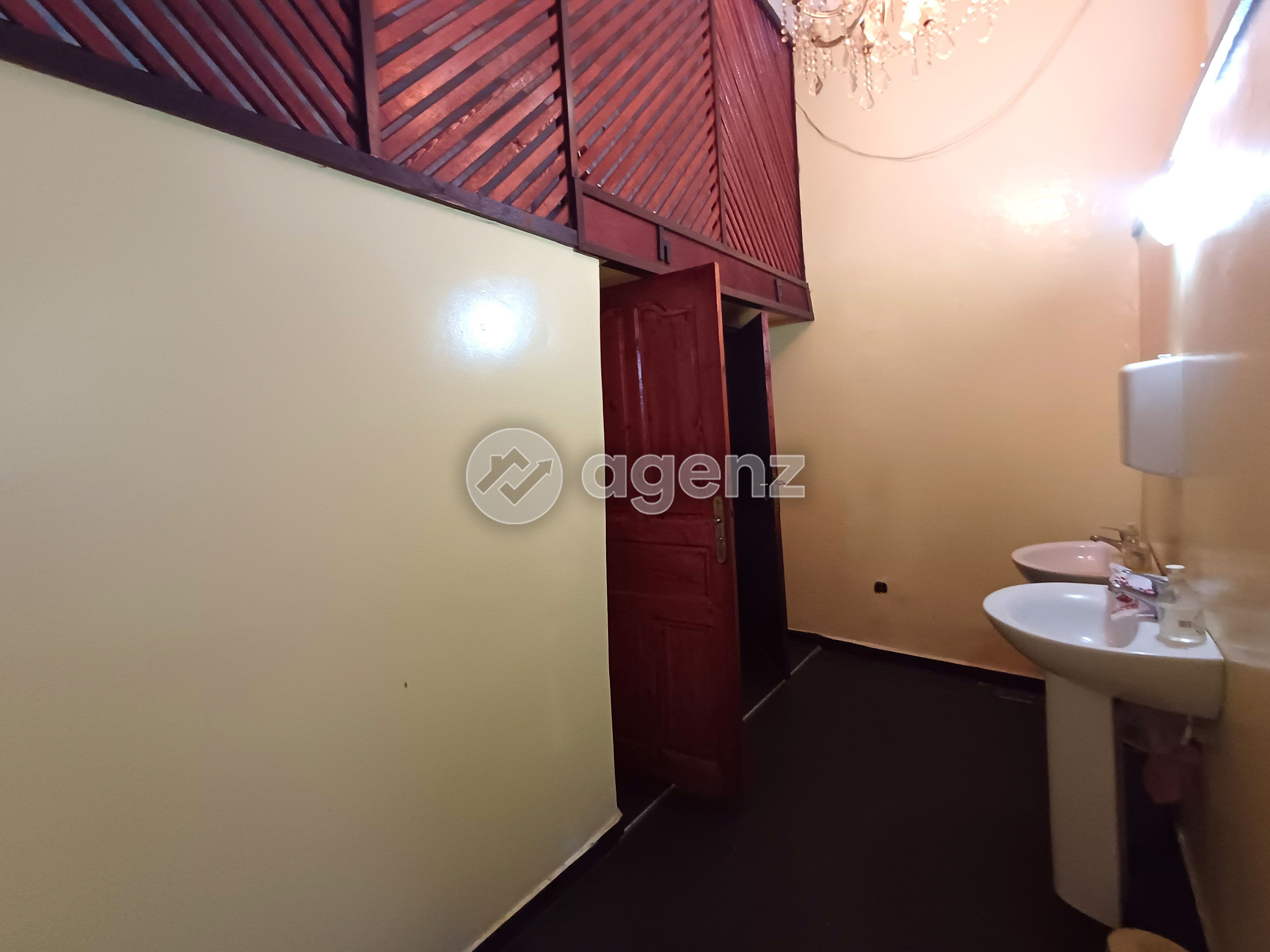 LOCAL À VENDRE AUX PRINCESSES – SECTEUR DYNAMIQUE ET FRÉQUENTÉ — 4
