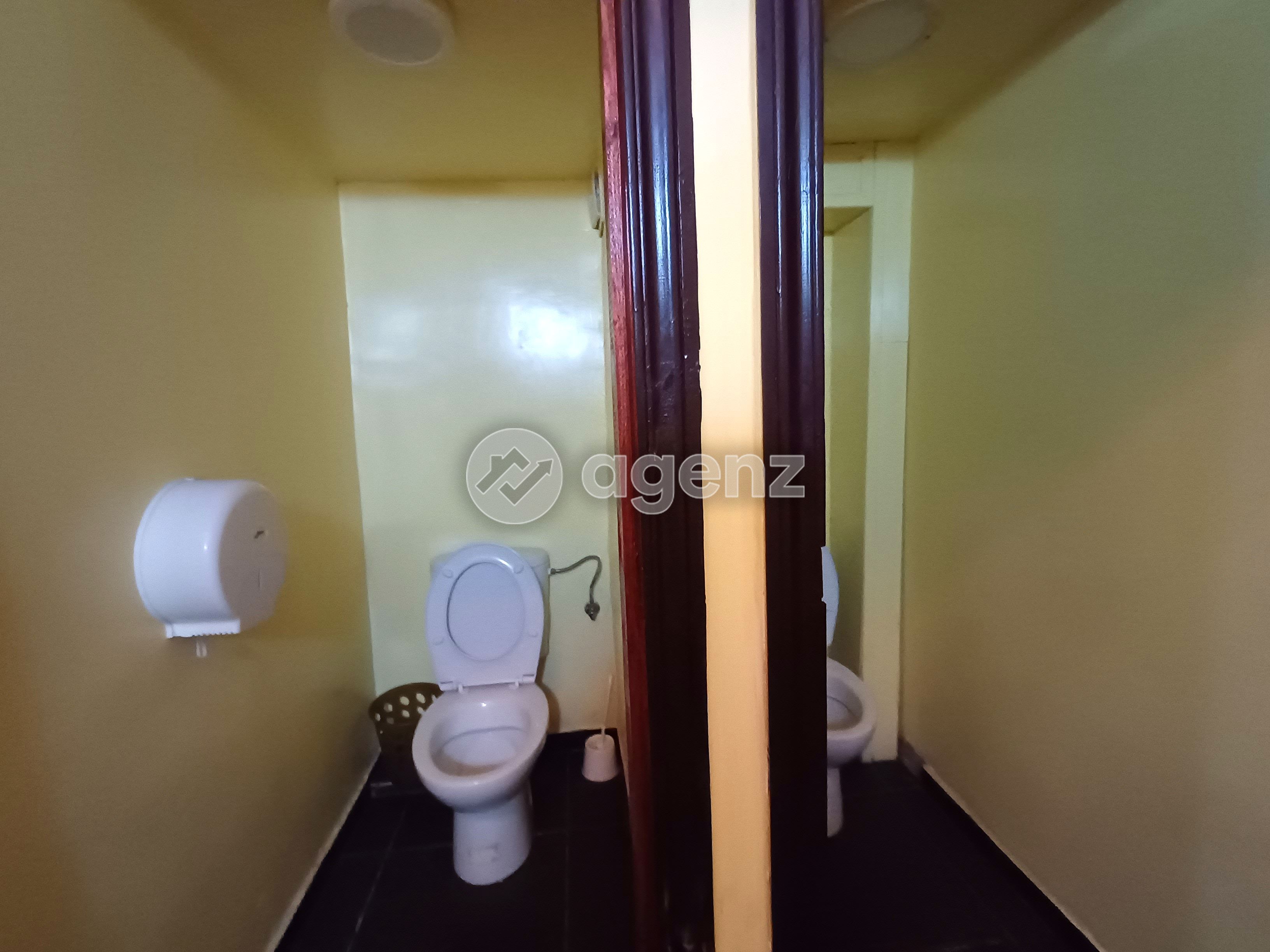 LOCAL À VENDRE AUX PRINCESSES – SECTEUR DYNAMIQUE ET FRÉQUENTÉ — 5