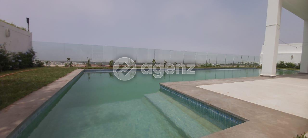 Moderne Villa de 5 chambres à louer à Ain Diab Extension