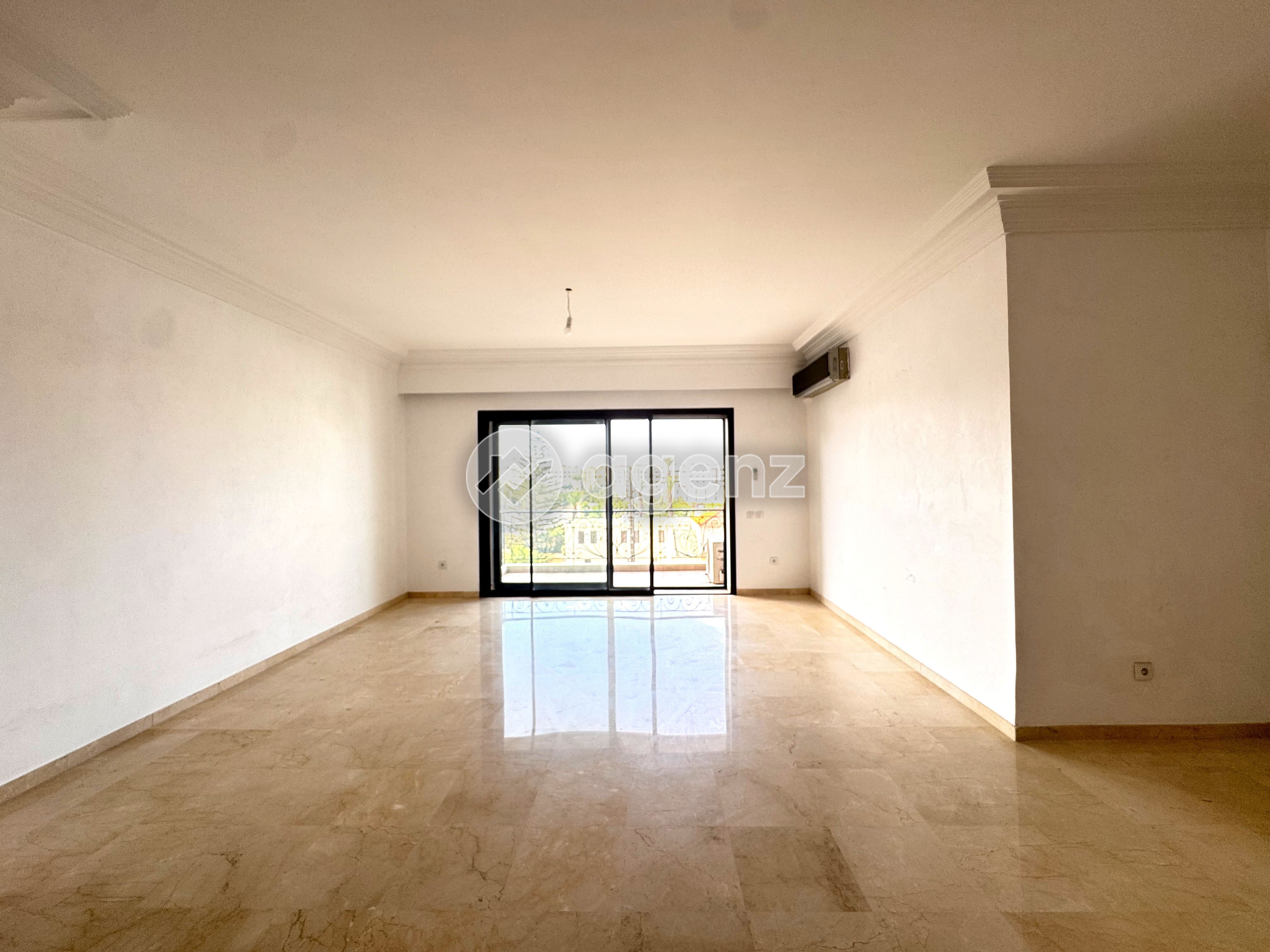 Appartement vide avec terrasse de 3 chambres à louer à au triangle d’or  — 5