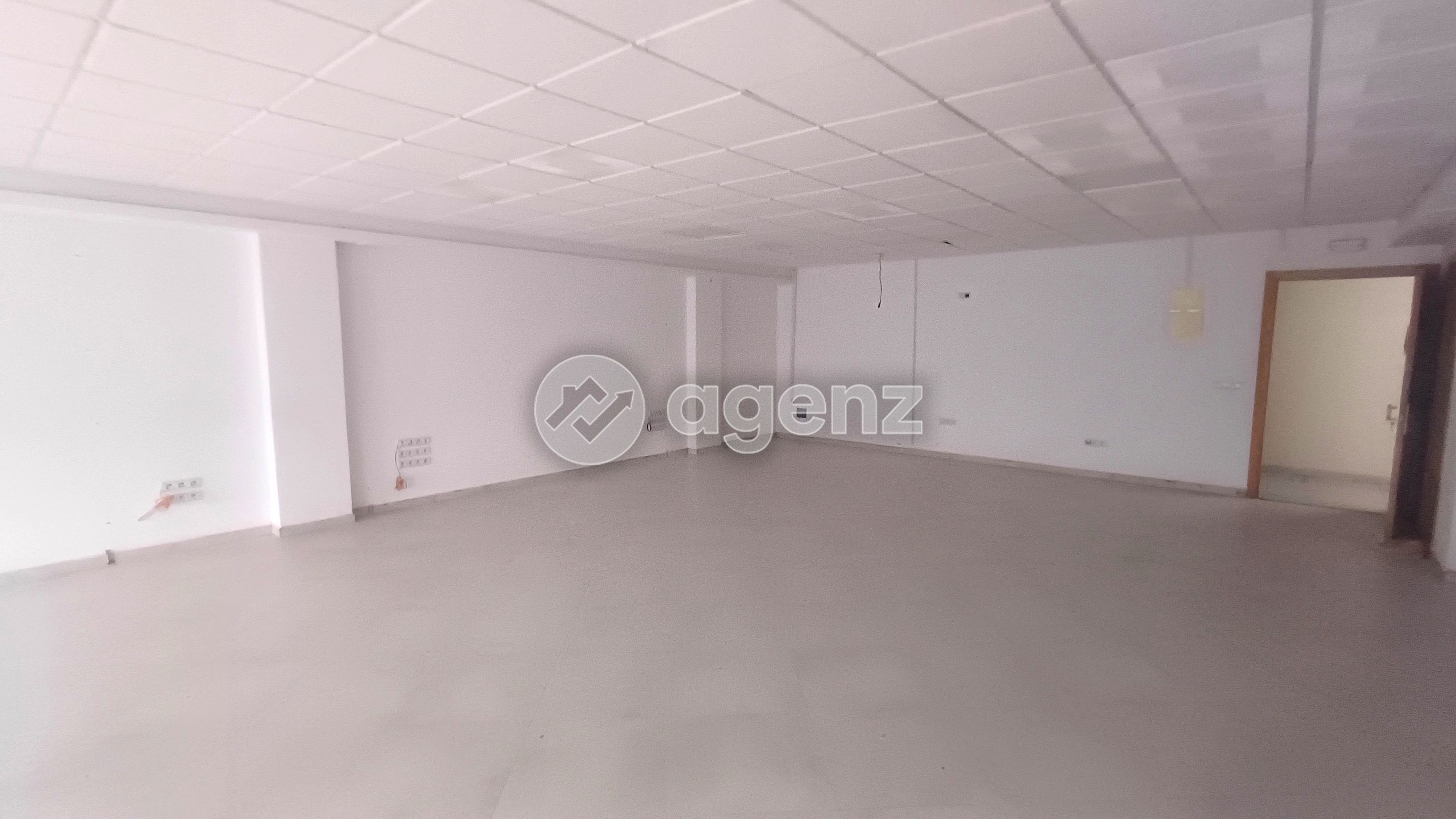 BUREAU AU CALME ET BIEN SITUÉ