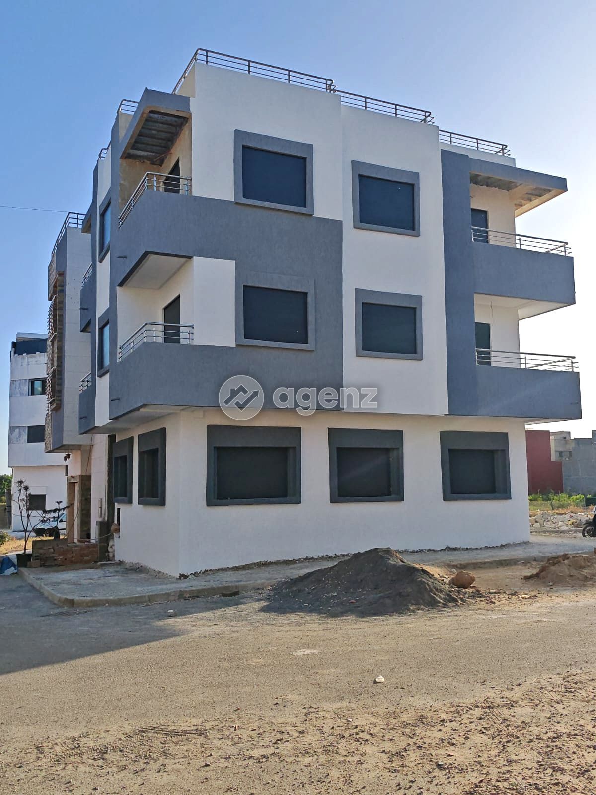 Charmant Maison R+2 lotissement AL khayr sidi bouknadel à vendre