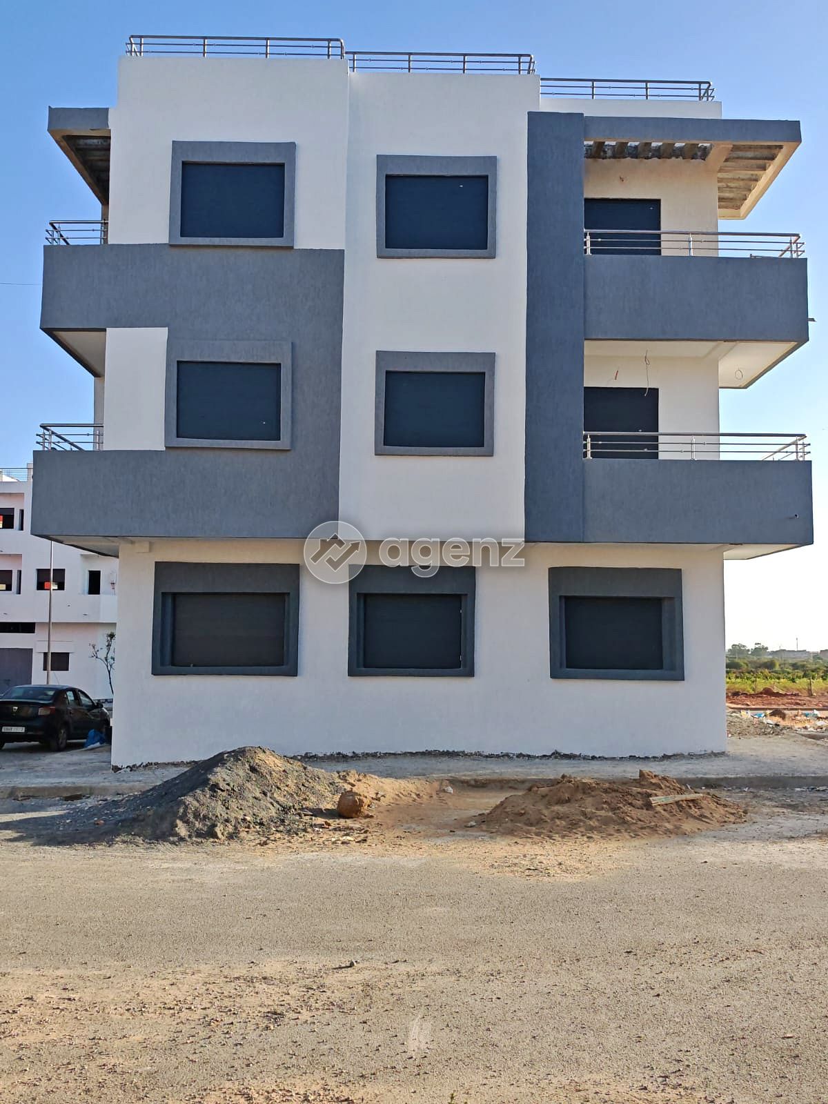 Charmant Maison R+2 lotissement AL khayr sidi bouknadel à vendre — 2
