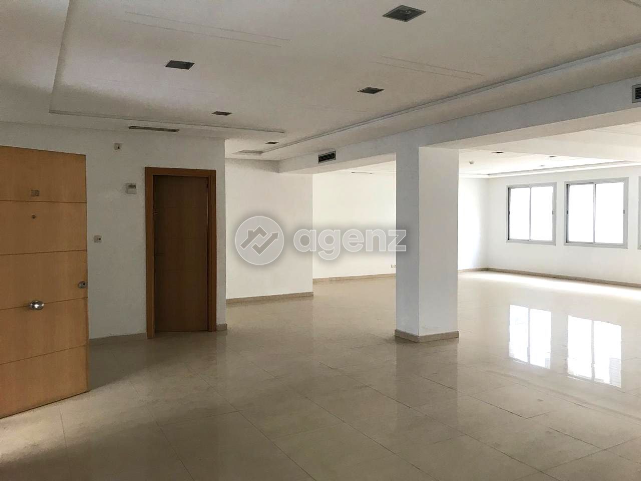 Plateaux de bureau de 124m a louer
