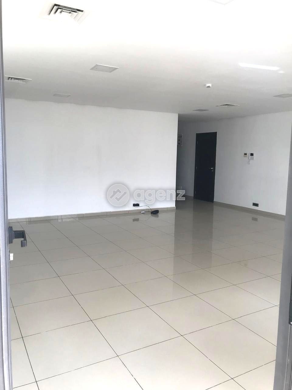 Plateaux de bureau de 124m a louer
 — 3