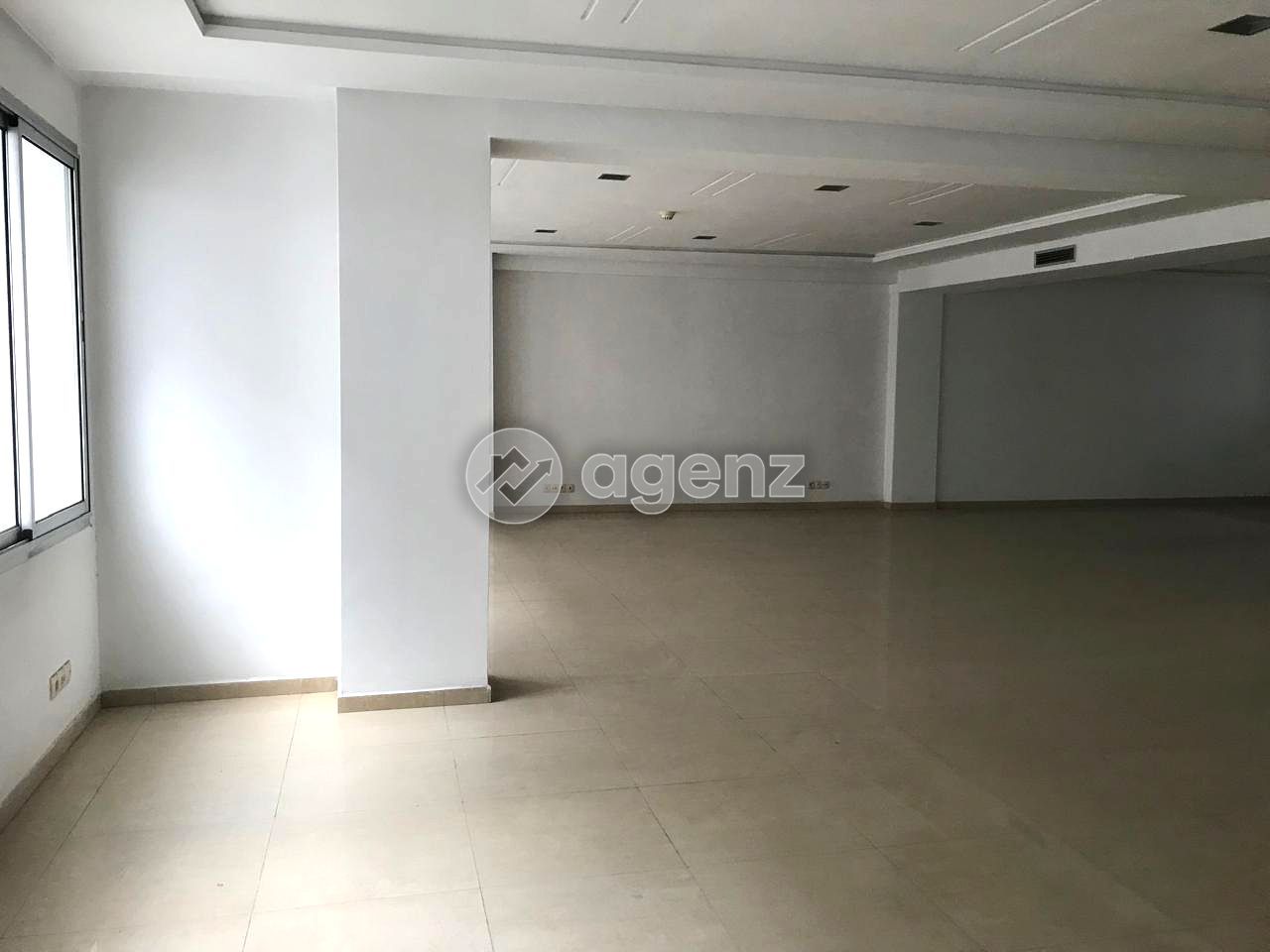 Plateaux de bureau de 124m a louer
 — 2