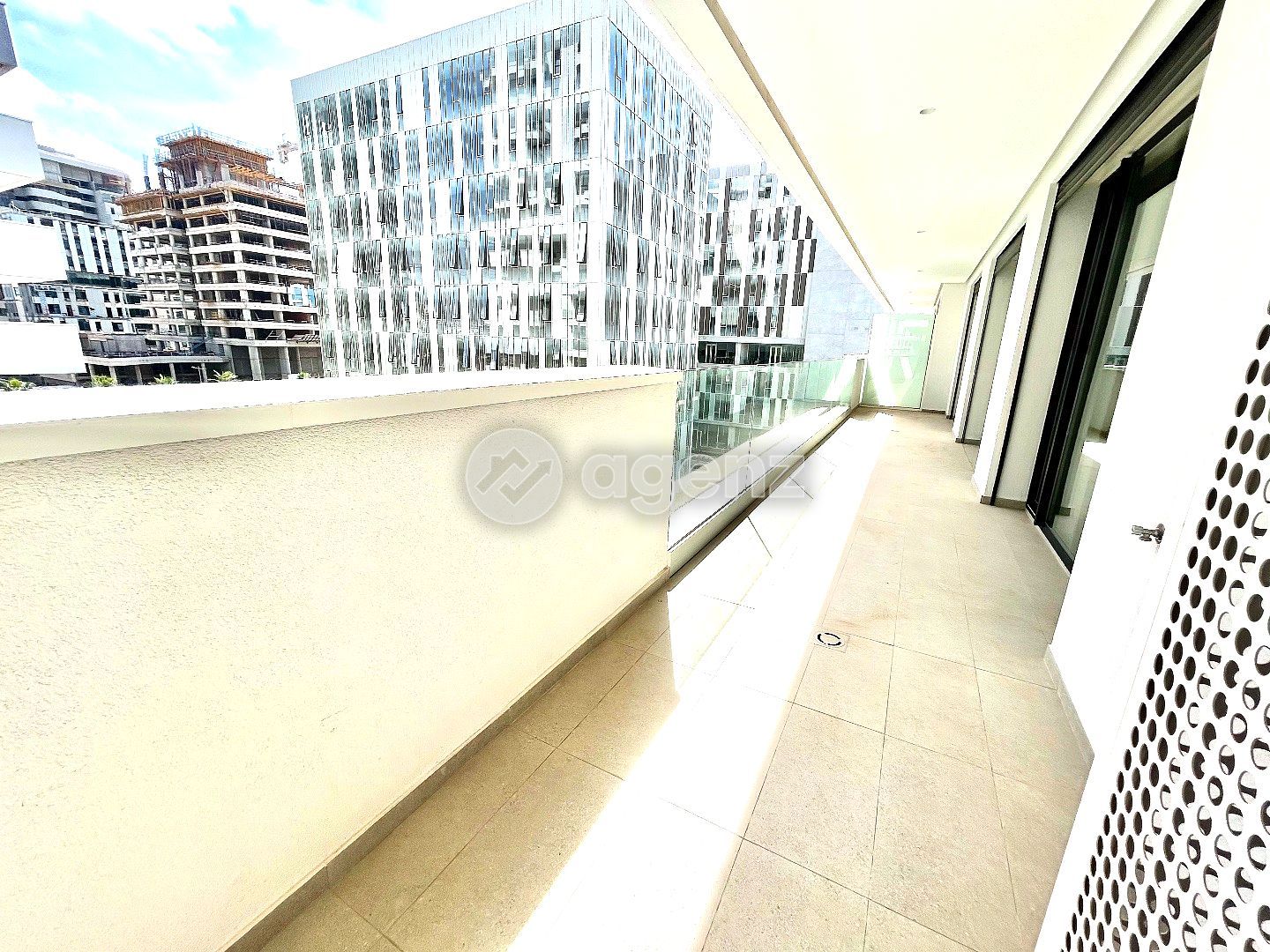 Superbe Appartement de 2 chambres avec grde terasse à louer à Casablanca Finance City
