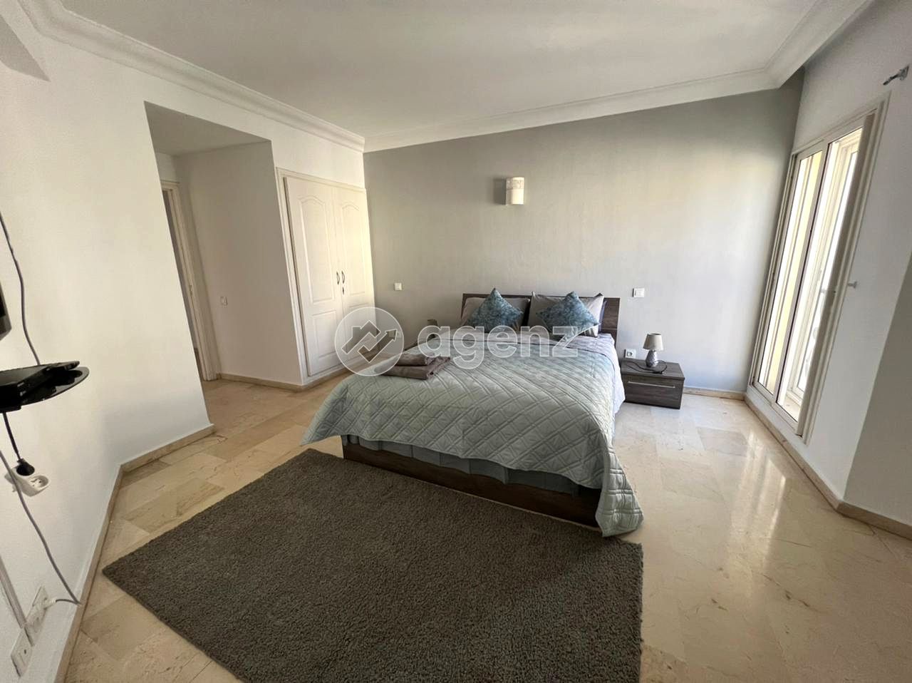 Prestigieux Studio de 70m1 à louer aux Rond points des sports (Racine) — 2