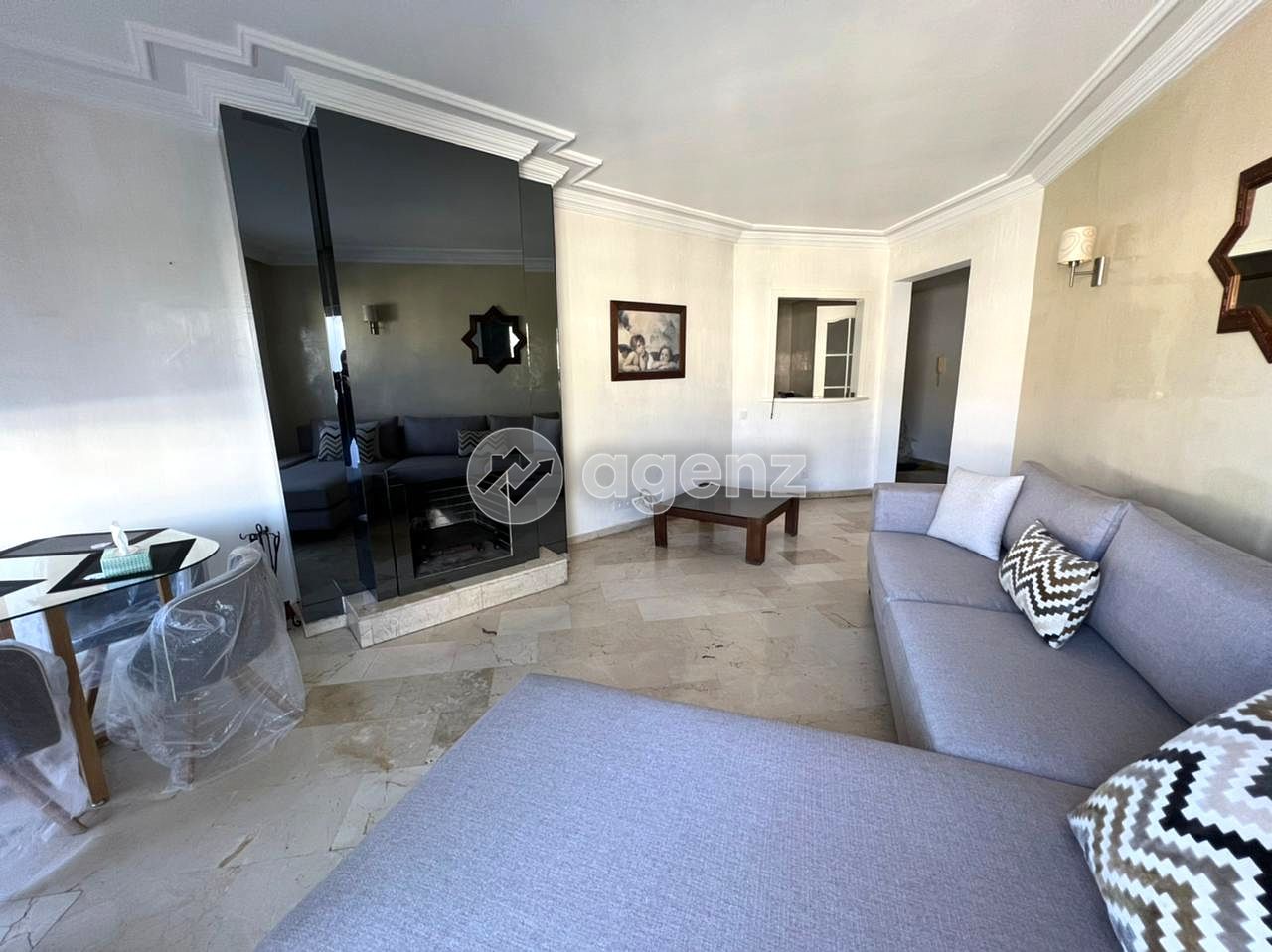 Prestigieux Studio de 70m1 à louer aux Rond points des sports (Racine) — 3