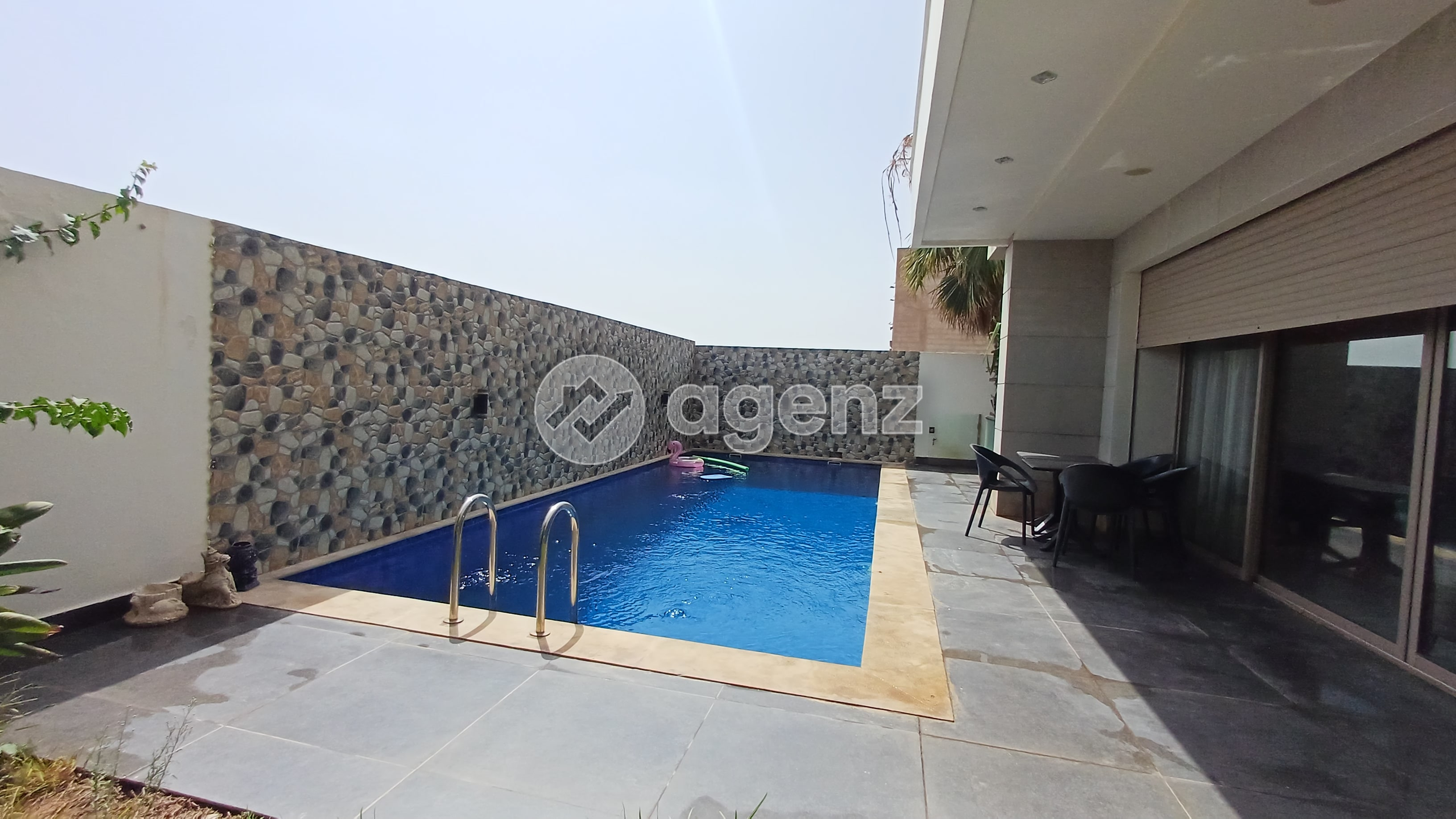 Villa avec piscine - Finitions soignées — 2