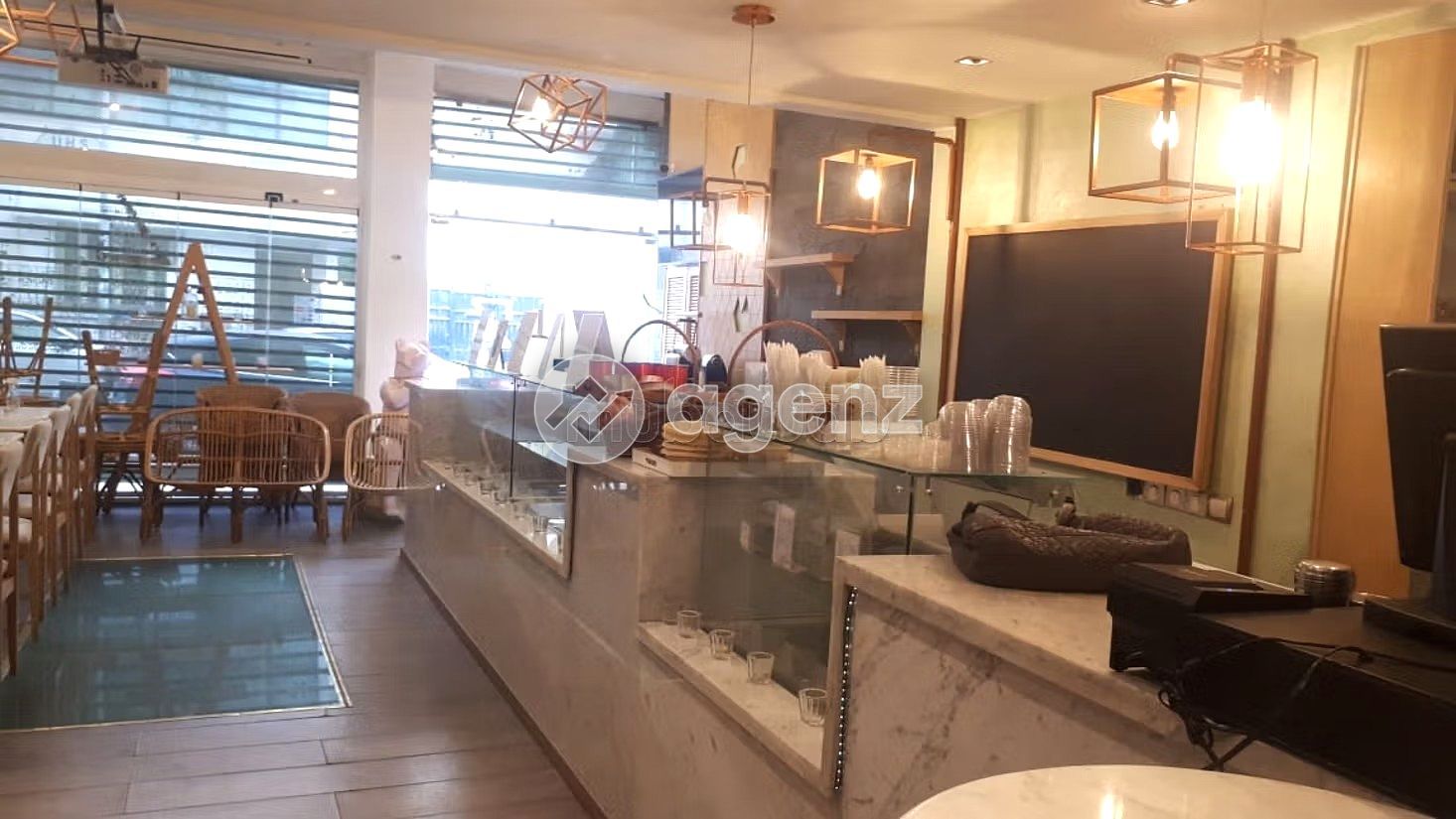 Café restaurant moderne équipé à vendre 
Casablanca opportunité — 5