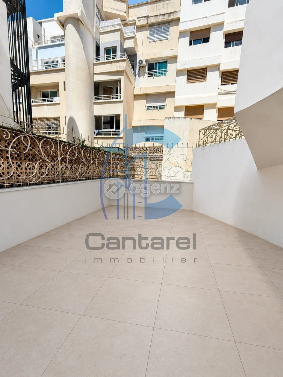 Bureau 155 m² à Hay Alfarah — 4