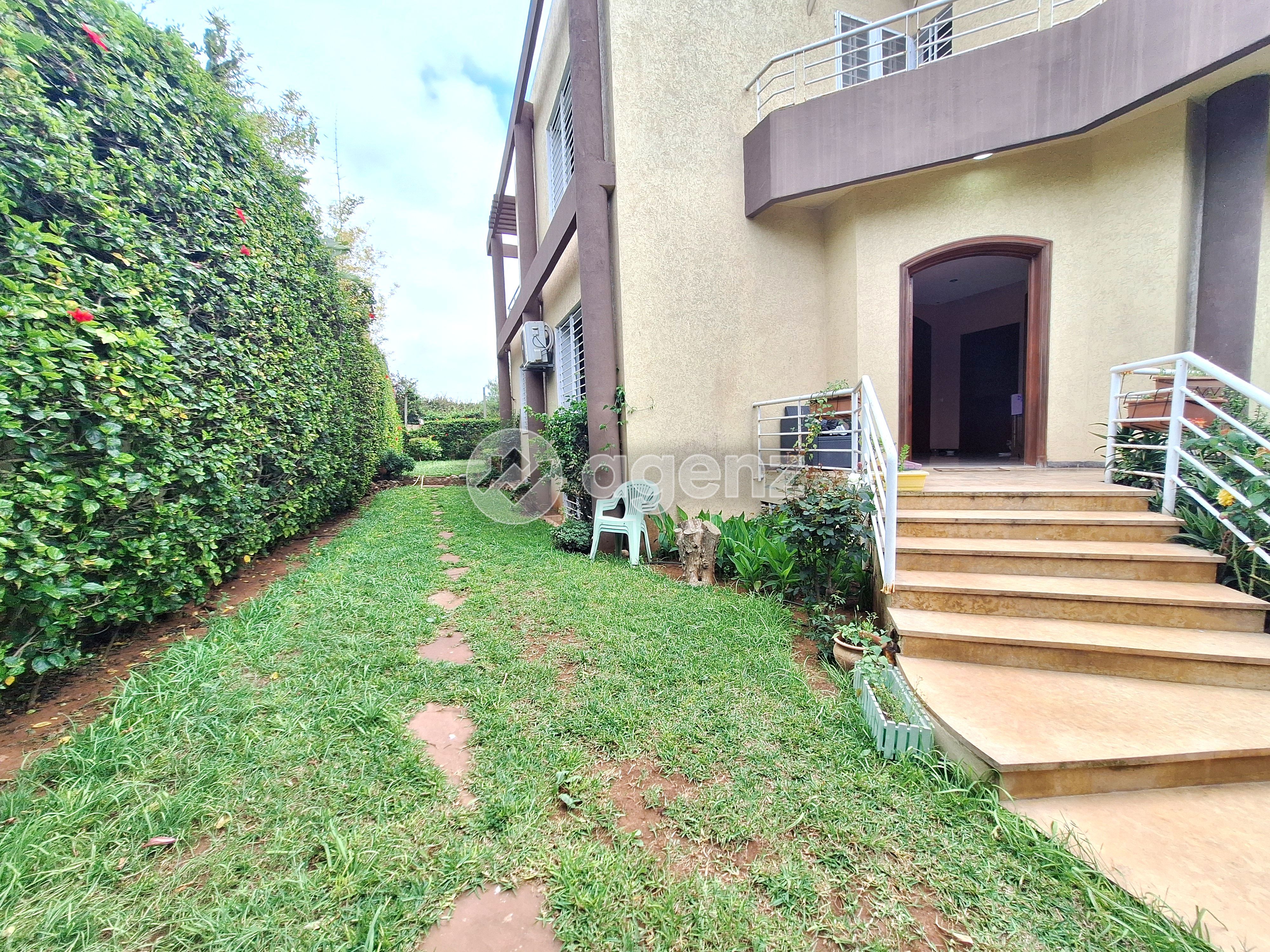 Villa à vendre à Ain Diab Extension — 3